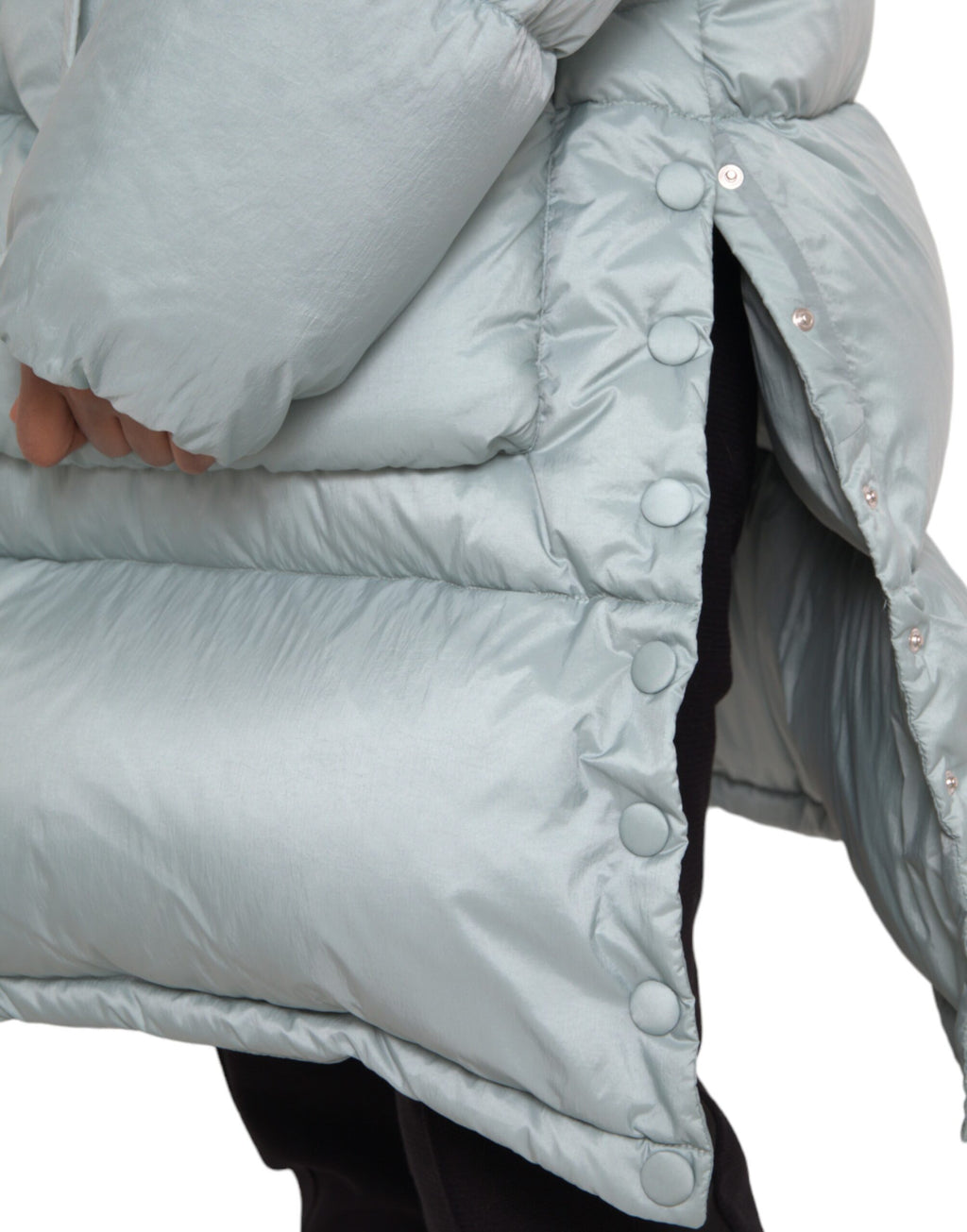 Doudoune matelassée à capuche Dolce & Gabbana Light Blue pour homme, veste puffer élégante et chaude, vue de face.