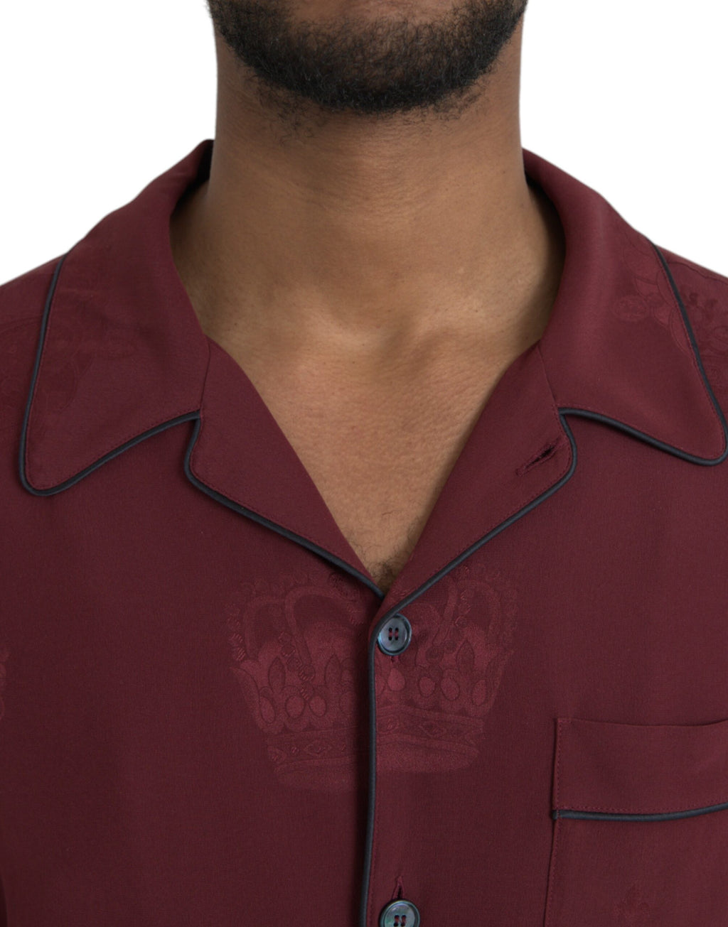 Chemise à manches longues en jacquard de soie bordeaux Dolce & Gabbana avec motif couronne, élégante et sophistiquée.