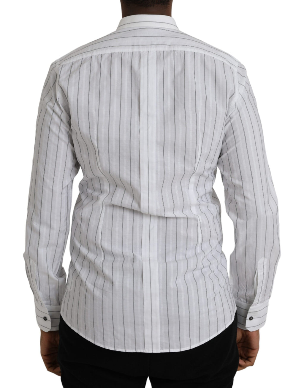 Robe formelle noire et blanche à rayures avec chemise dorée Dolce & Gabbana, visible détails élégants et tissu sophistiqué.