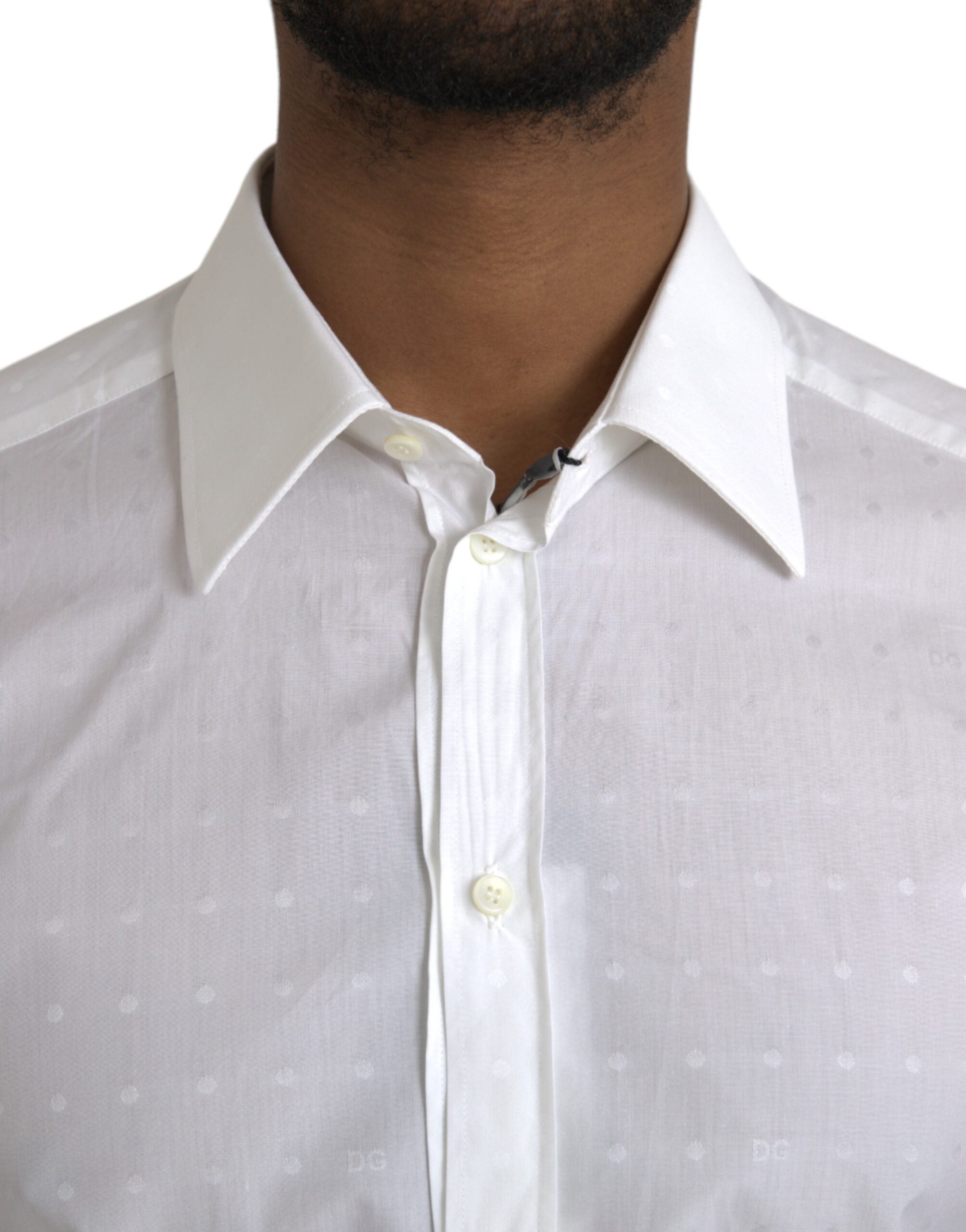 Chemise homme blanche Dolce & Gabbana en coton avec logo doré, style élégant et sophistiqué.