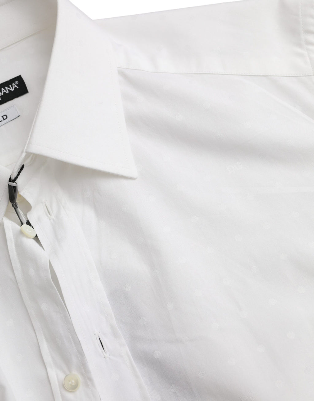 Chemise homme Dolce & Gabbana blanche en coton avec logo doré, style élégant et moderne.