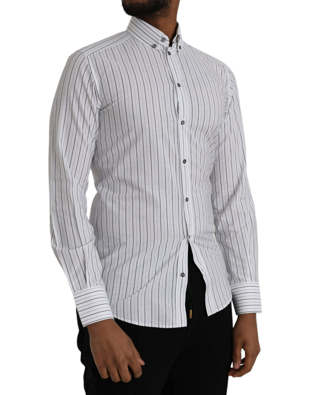 Robe de soirée noire et blanche à rayures de Dolce & Gabbana, avec chemise en or élégante, pour une tenue formelle sophistiquée.
