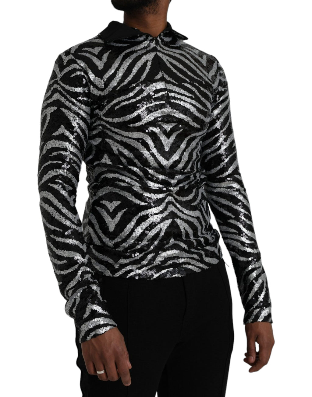 Pull en polyester noir et argenté Dolce & Gabbana avec sequins, style élégant et brillant.