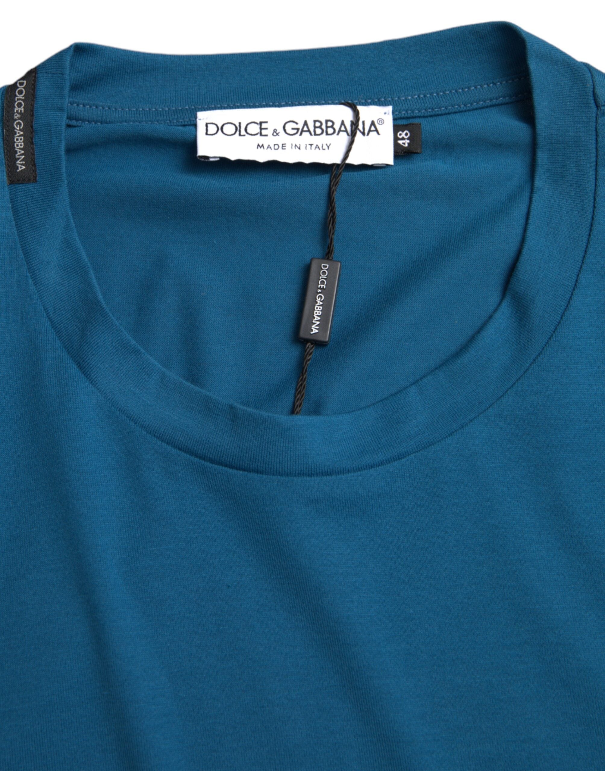 T-shirt à manches courtes bleue Dolce & Gabbana avec logo rond sur le devant, col rond, style décontracté.