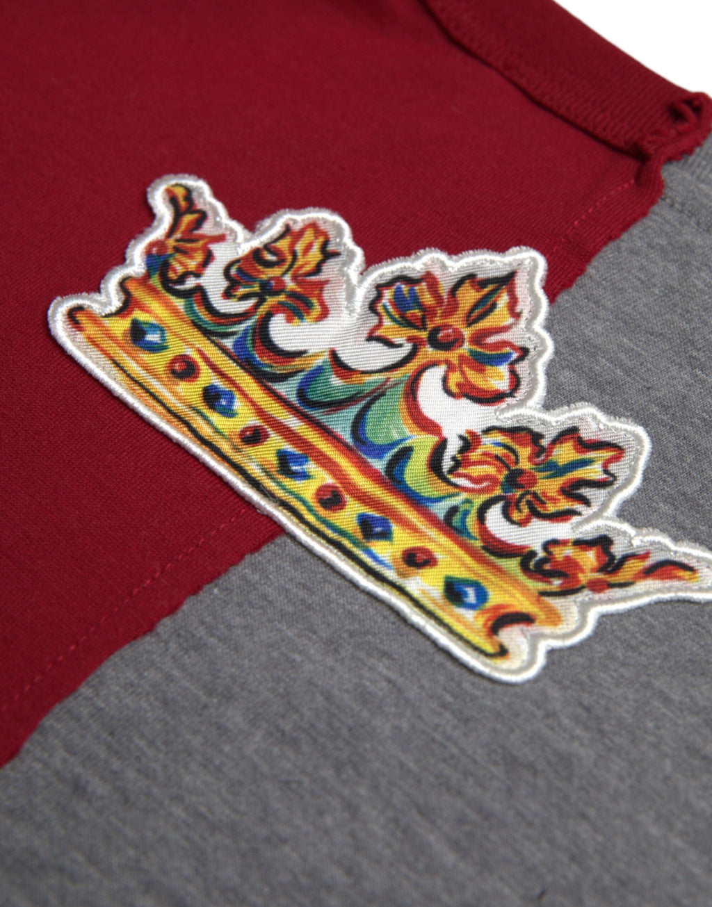T-shirt à manches courtes Dolce & Gabbana avec graphique multicolore et design tendance, en coton confortable.