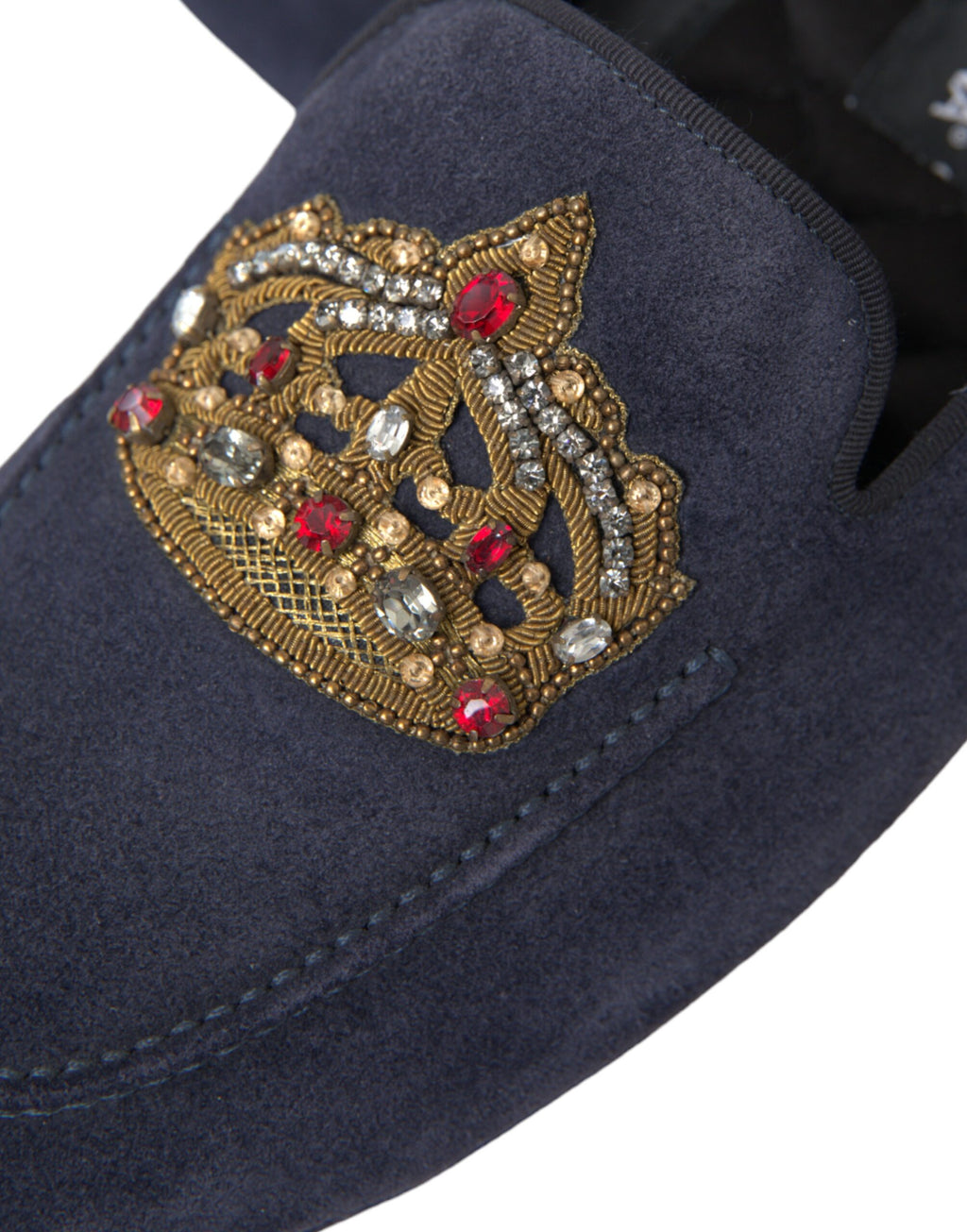 Chaussures Dolce & Gabbana Loafers en cuir bleu avec détails en daim, cristaux et couronne, vue de face.