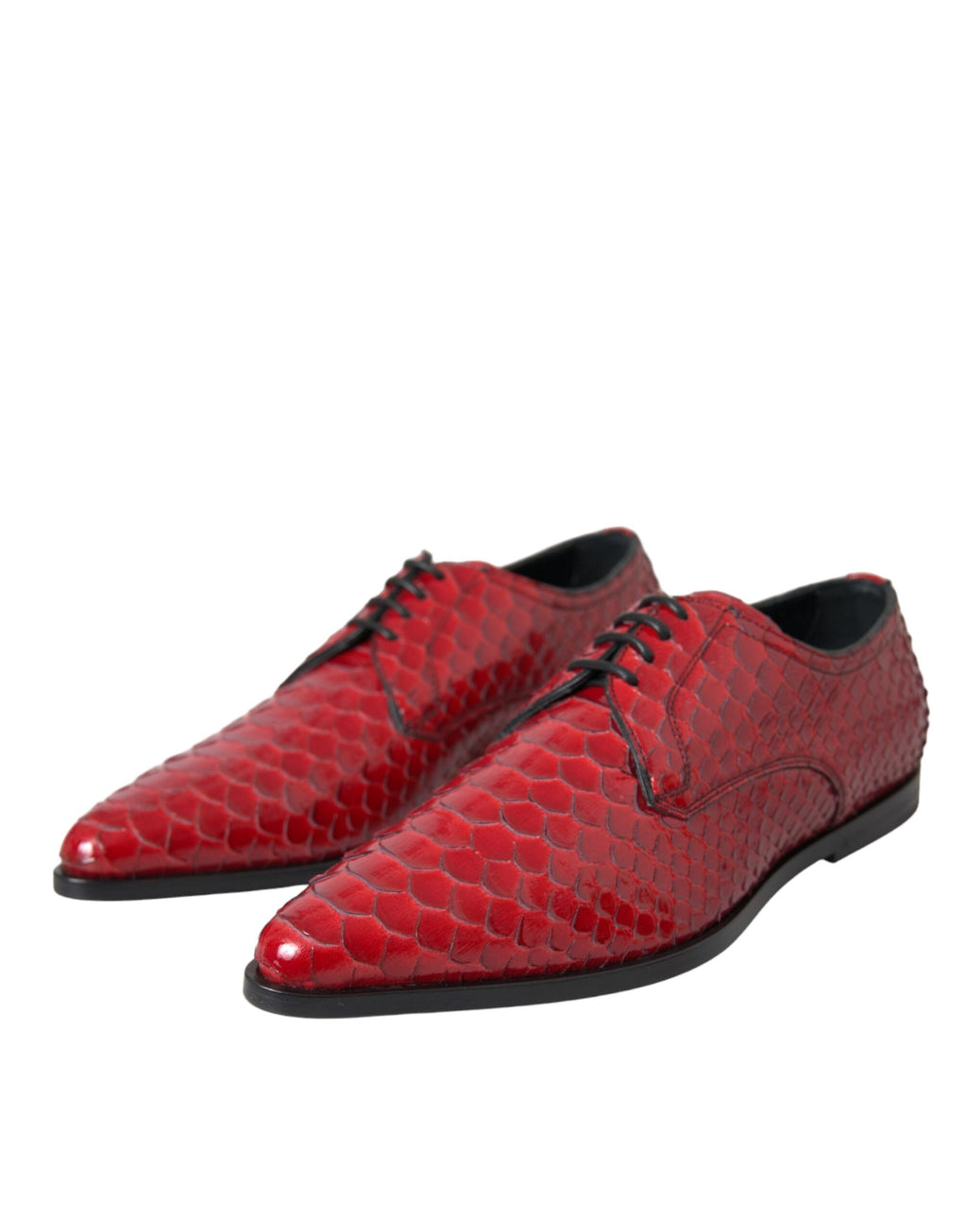 Chaussures derby formelles pour hommes Dolce & Gabbana, en cuir verni rouge texturé et élégant.