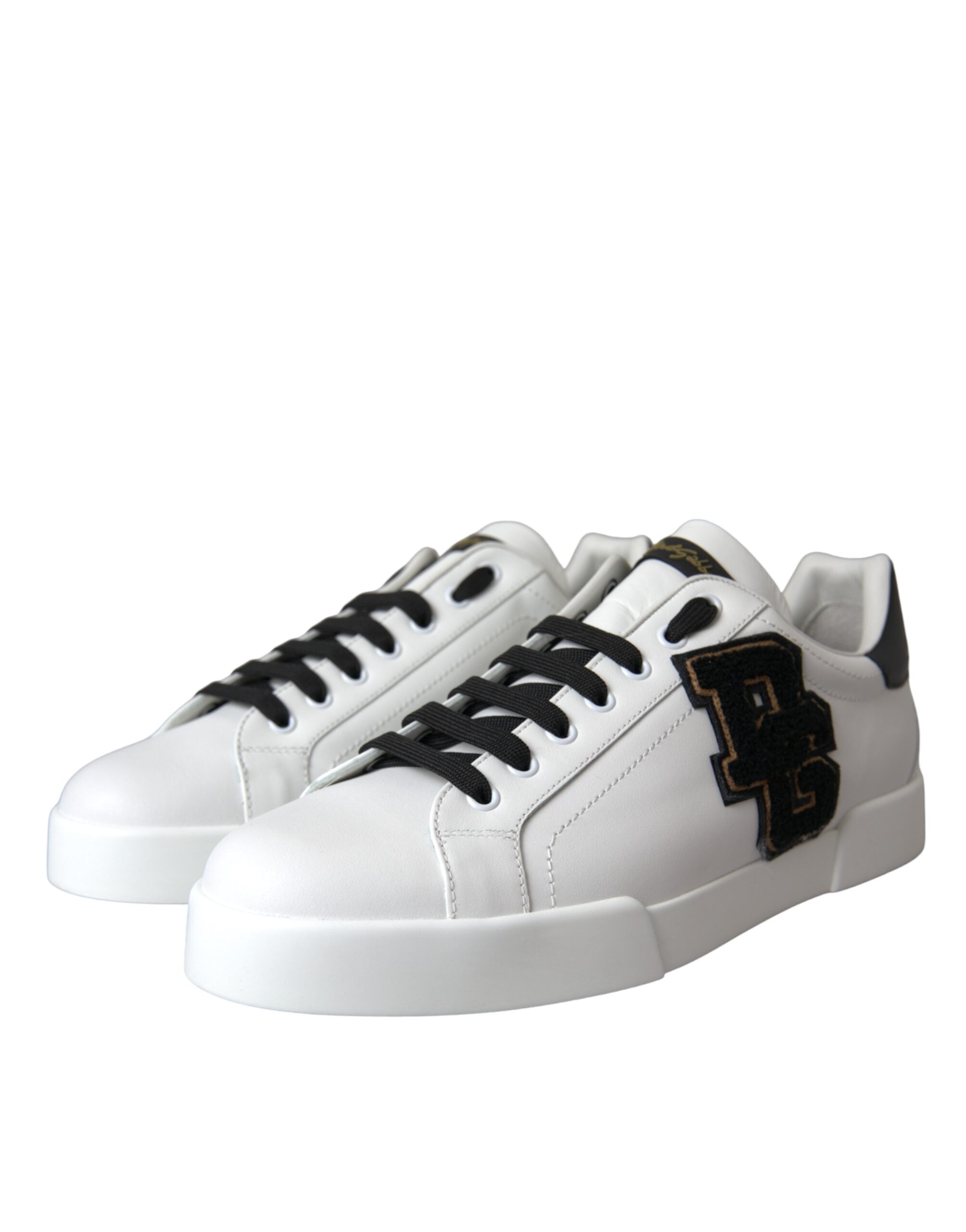 Chaussures sneakers basses blanches en cuir Dolce & Gabbana avec logo DG, style décontracté et moderne.