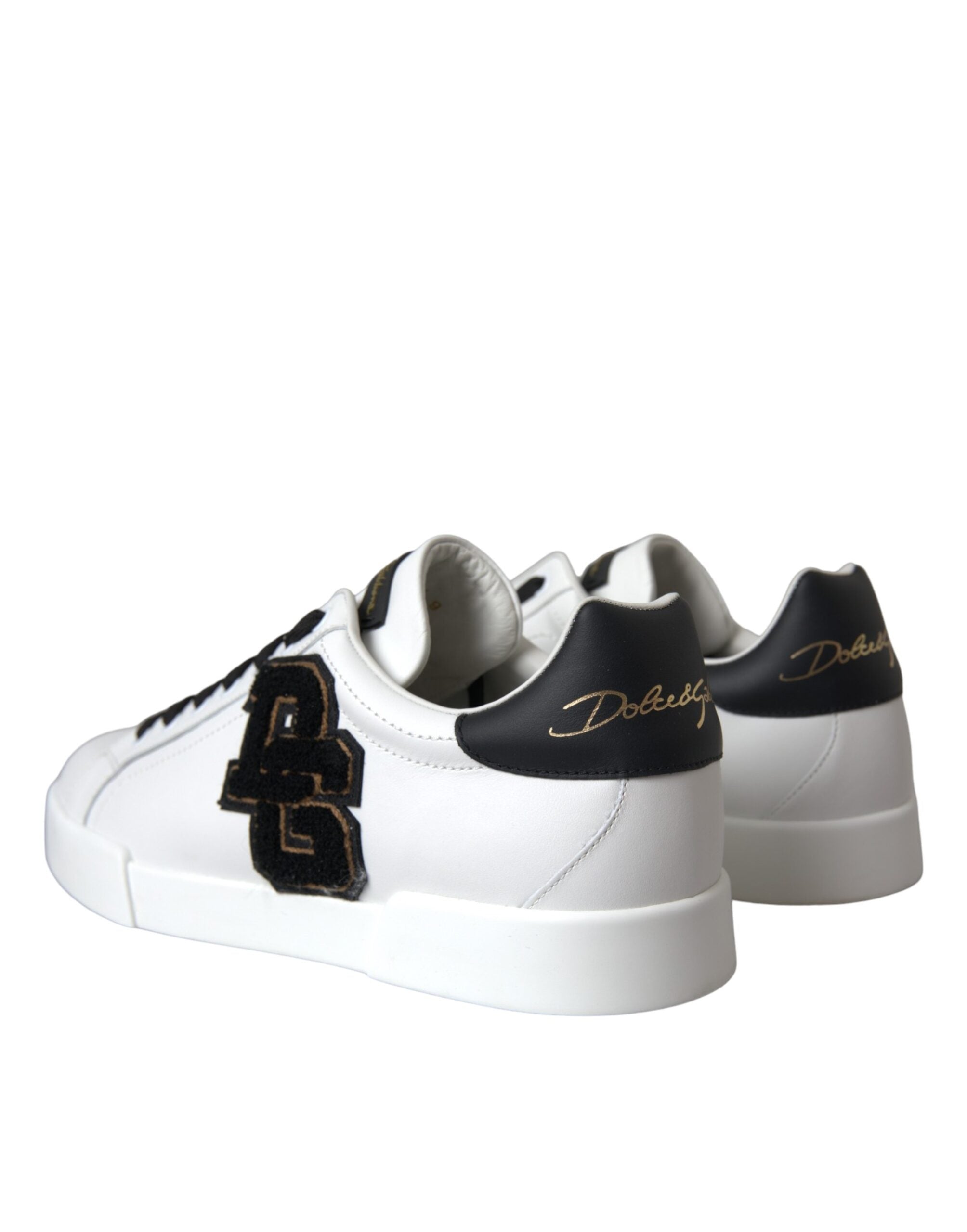 Chaussures sneakers basses en cuir blanc Dolce & Gabbana avec logo DG, style décontracté et confortable.