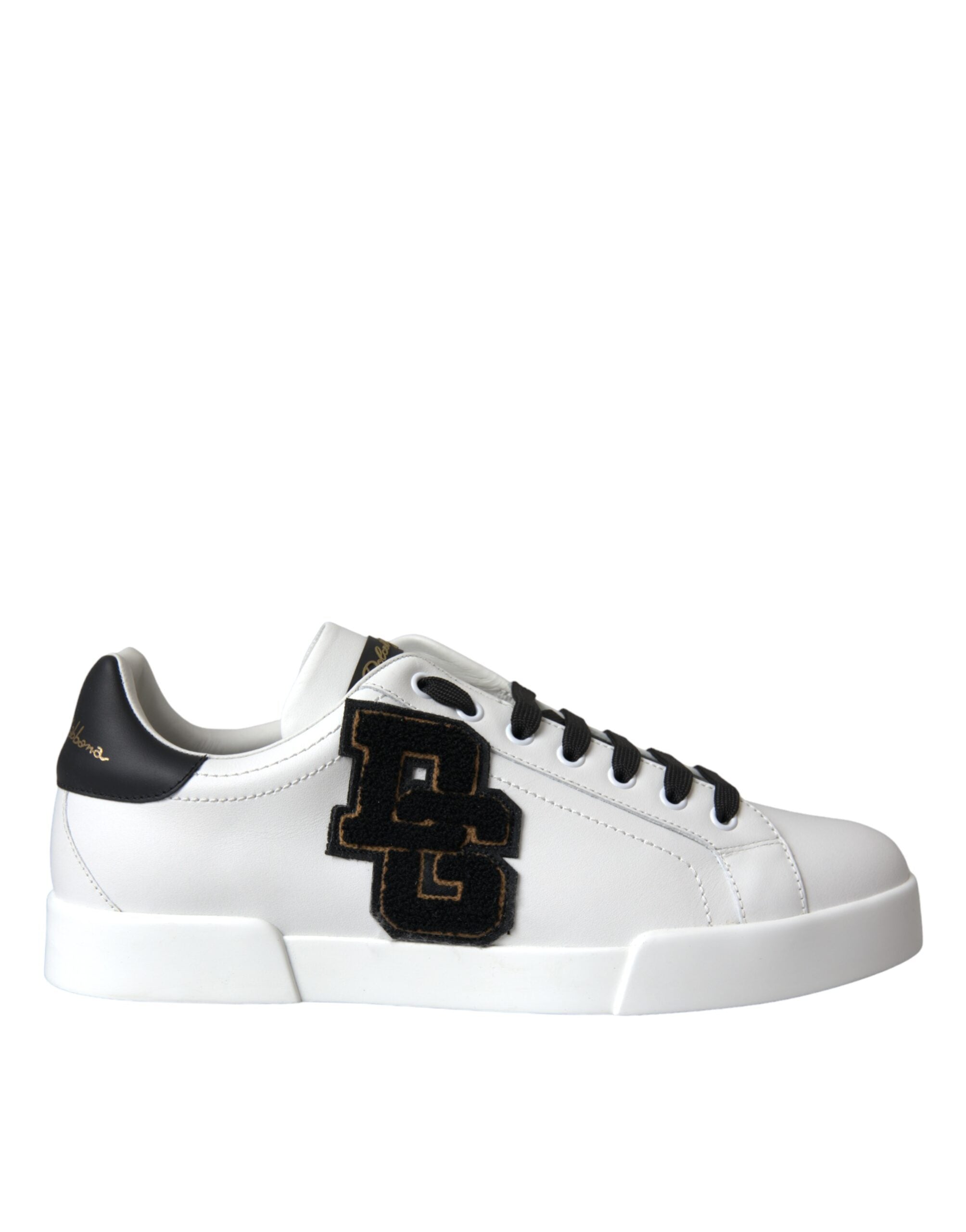 Chaussures sneakers basses blanches Dolce & Gabbana en cuir avec logo DG visible, style décontracté et tendance.