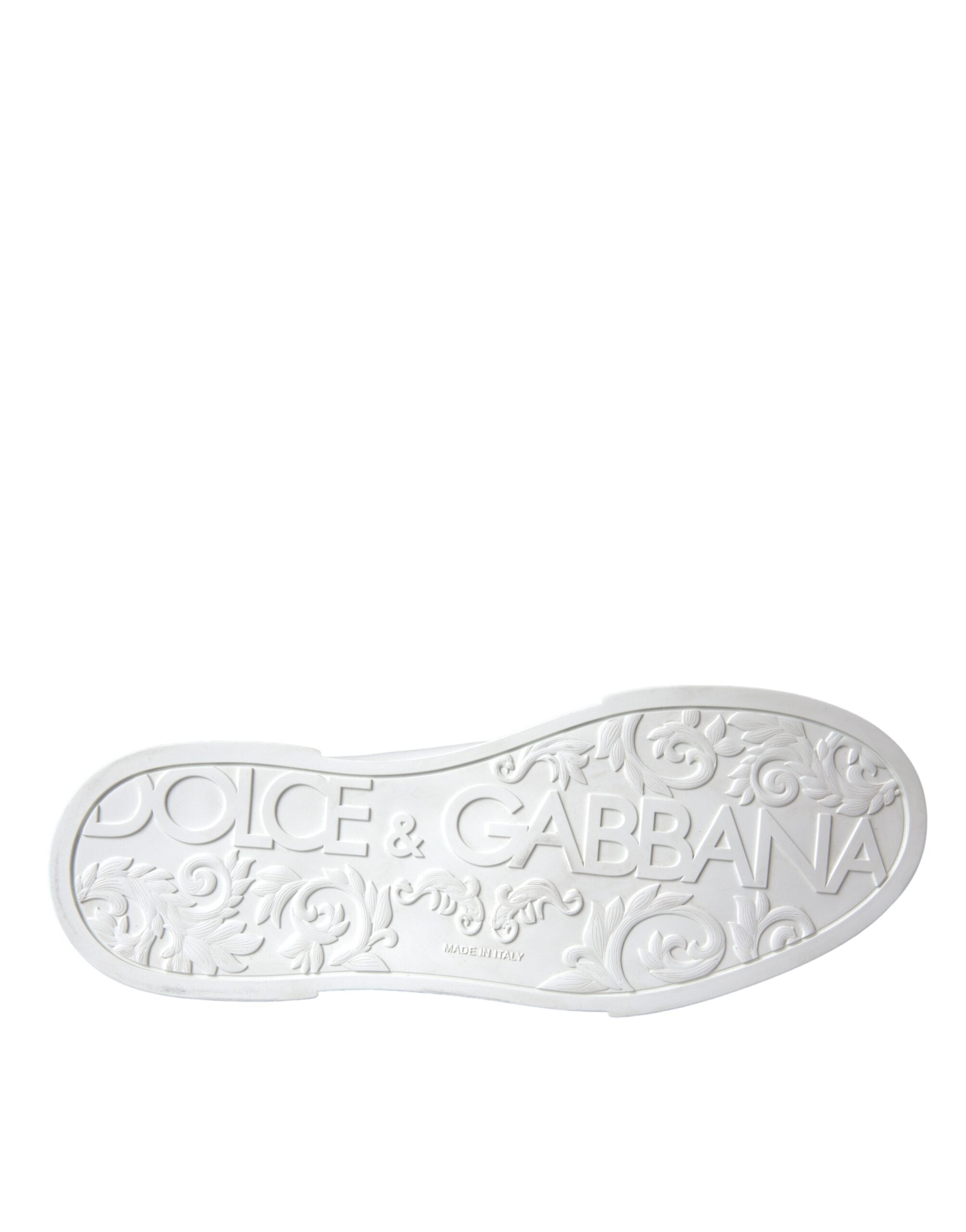 Chaussures sneakers basses blanches en cuir Dolce & Gabbana avec logo DG, style décontracté et confortable.