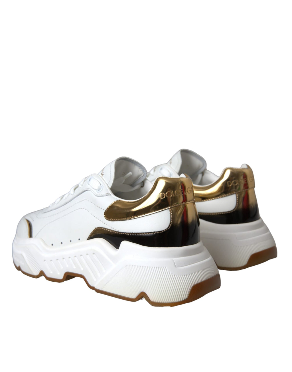Chaussures sneakers en cuir blanc Dolce & Gabbana DAYMASTER avec détails en or blanc, vue de face.