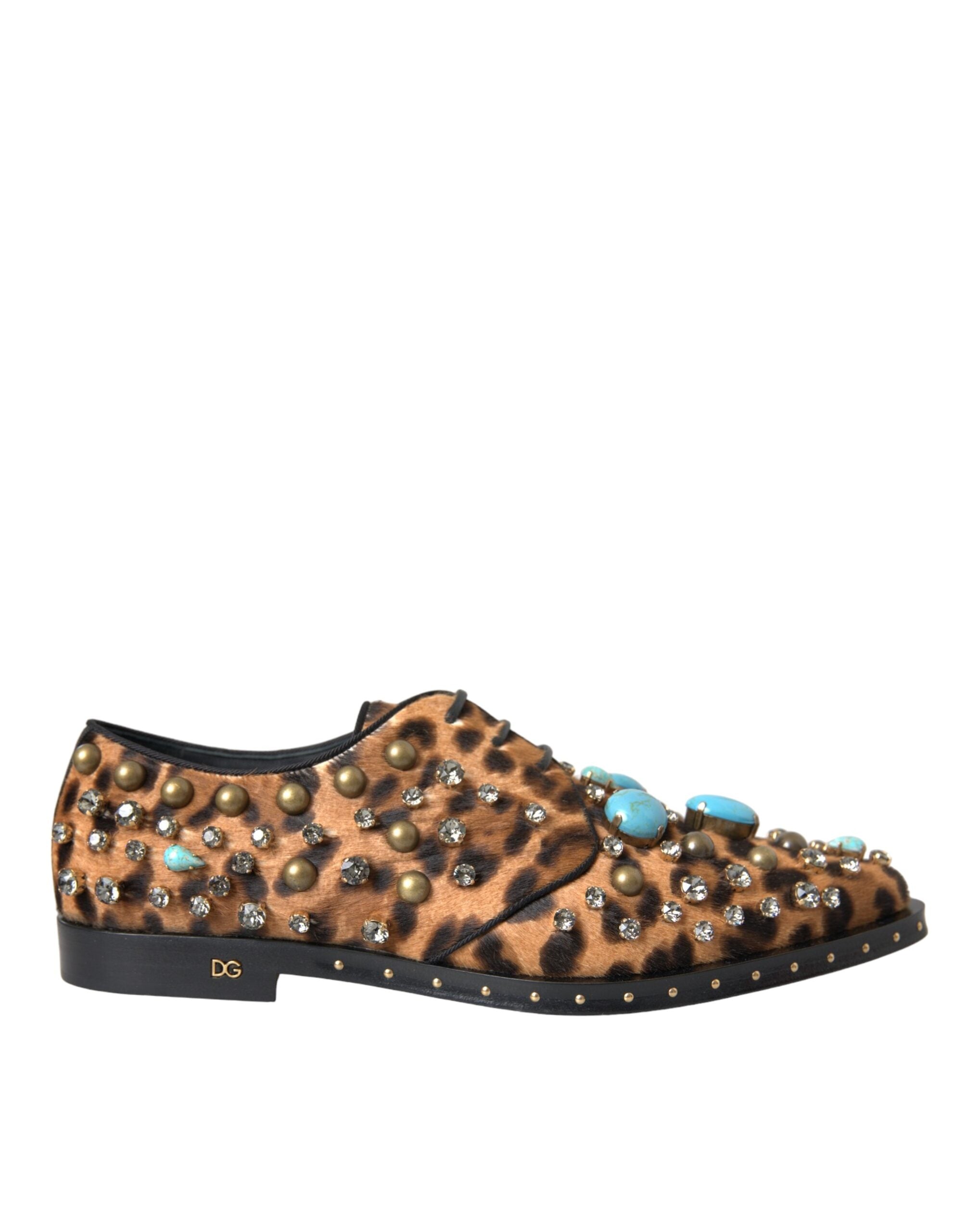 Chaussures Dolce & Gabbana en cuir marron avec imprimé léopard, ornées de cristaux et de broderies, style élégant et sophistiqué.