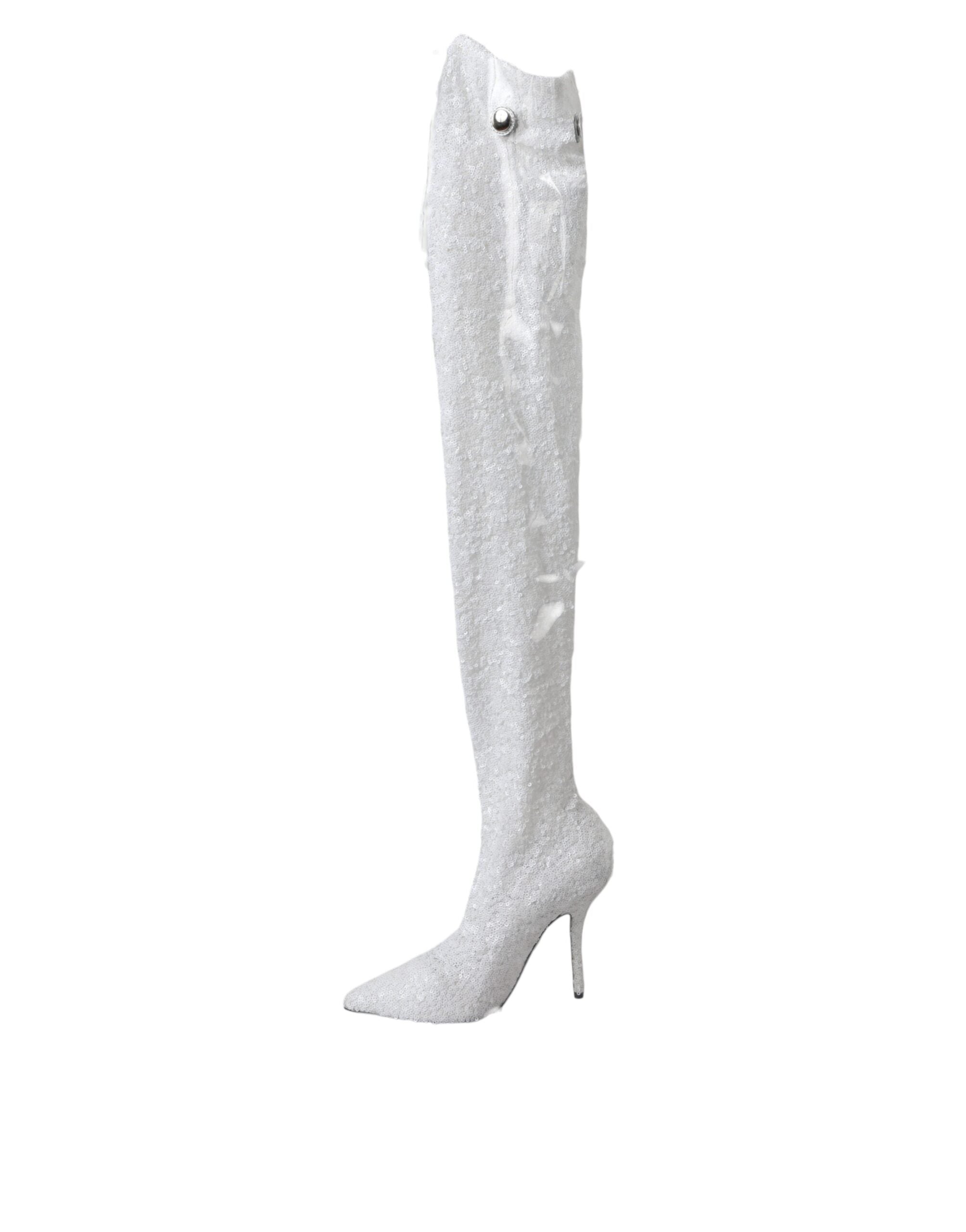 Chaussures Dolce & Gabbana, bottes hautes à talons stilettos blanches, style élégant et sophistiqué, vue de face.