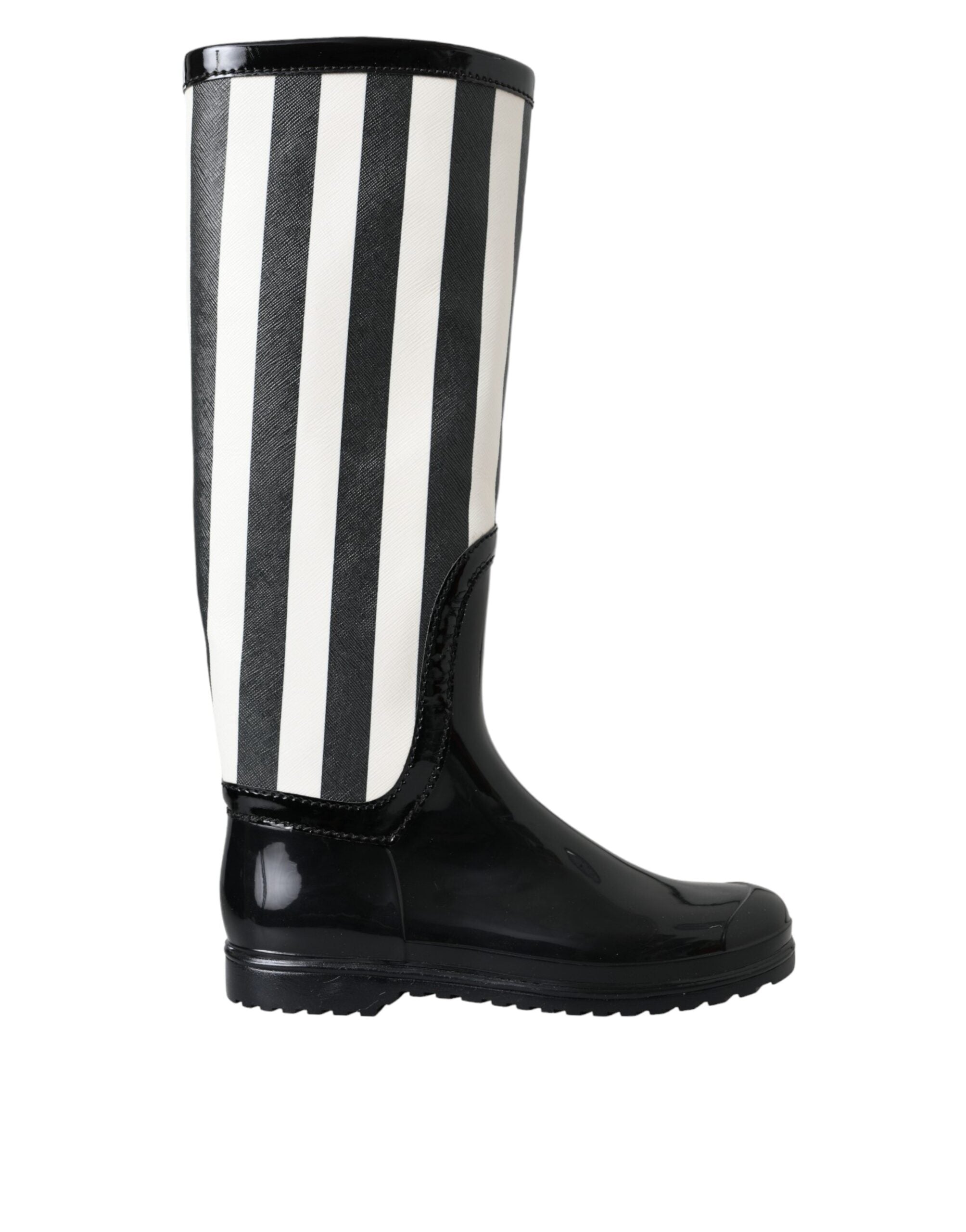 Bottes hautes en caoutchouc noir Dolce & Gabbana, chaussures plates, style élégant et moderne, visibles en détails dans l'image.