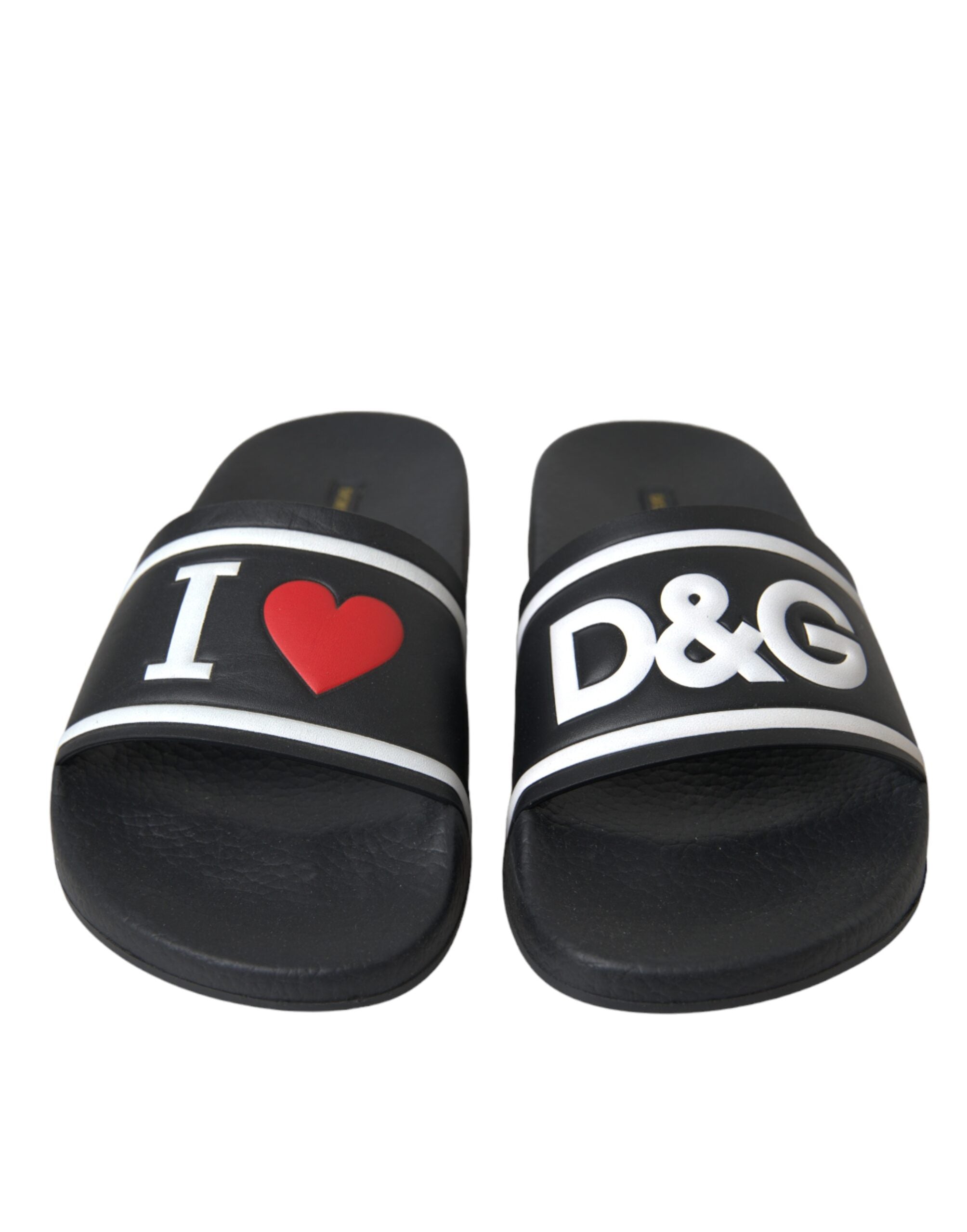 Sandales Dolce & Gabbana en cuir noir "I Love D&G" avec semelle plate et design élégant, vues de face sur fond neutre.