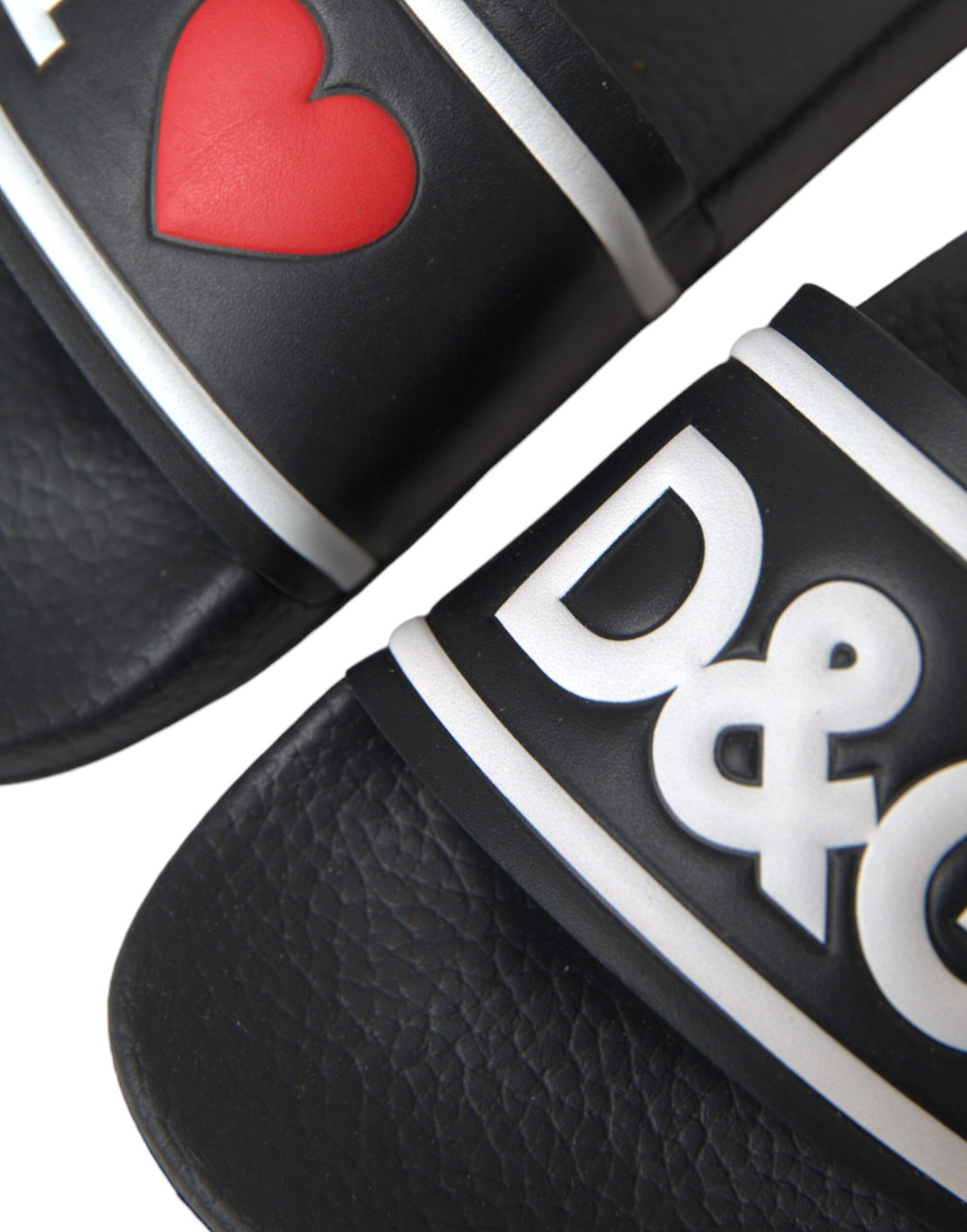 Sandales Dolce & Gabbana en cuir noir avec inscription "I Love D&G" sur la bride, chaussures élégantes et confortables.