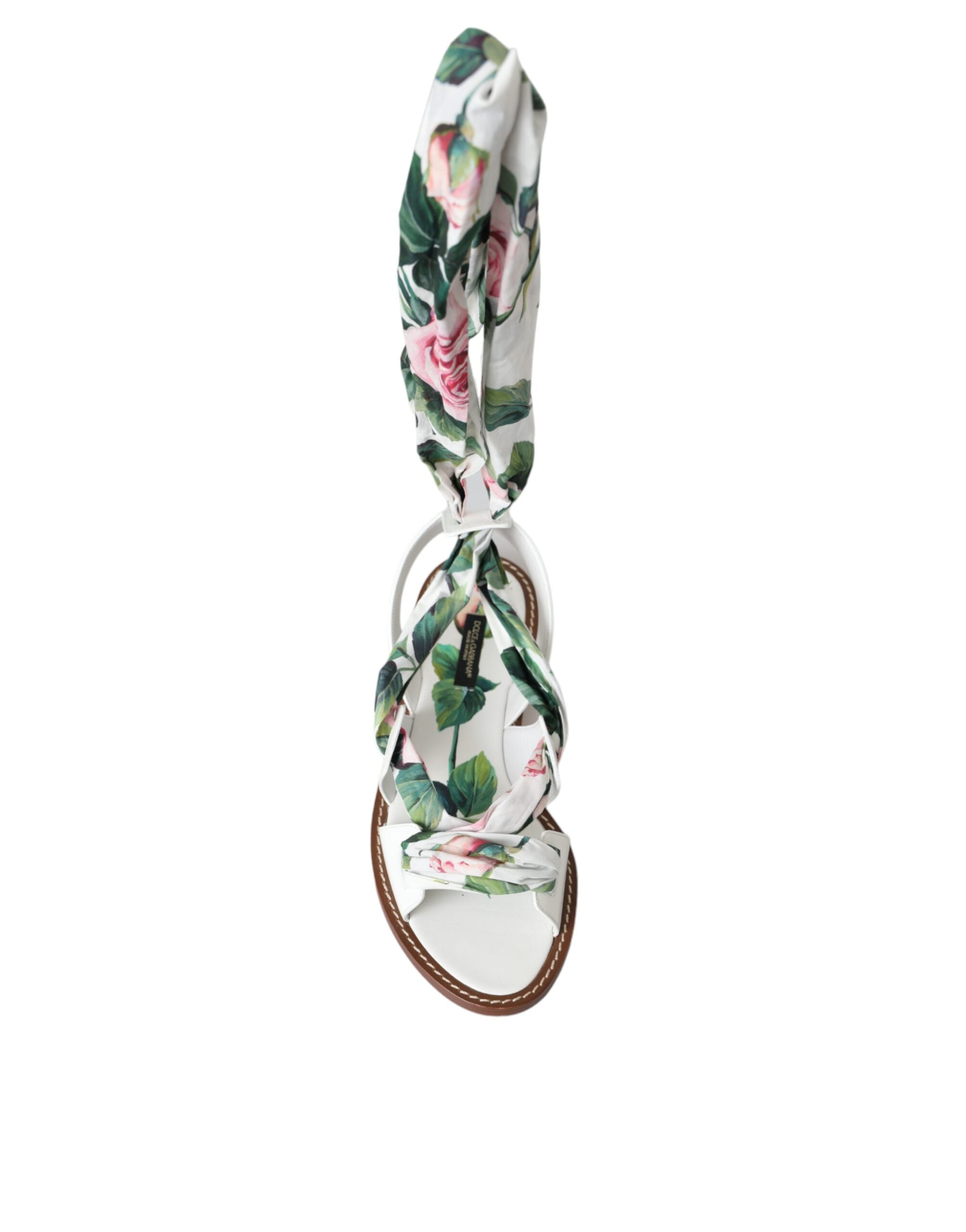 Sandales à talons Dolce & Gabbana à imprimé floral multicolore et bride à la cheville, vue de côté.