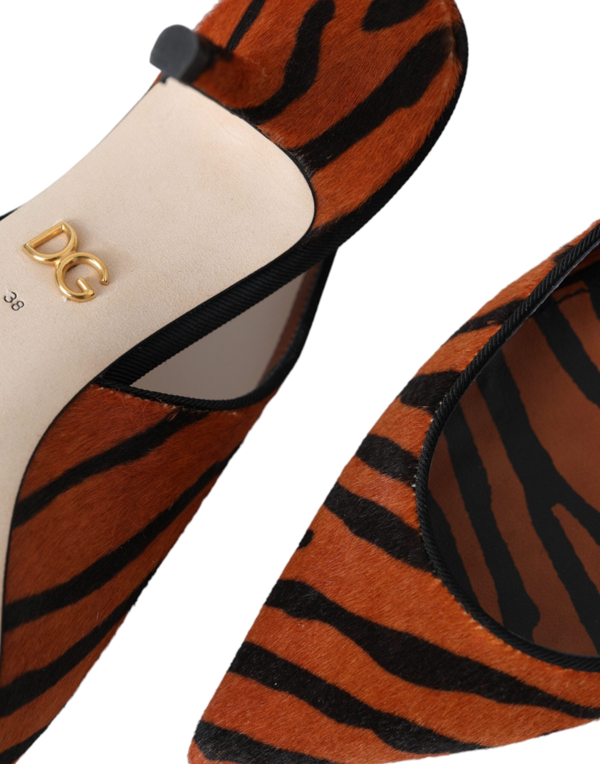 Chaussures à talons Dolce & Gabbana, slingbacks en cuir noir, orange et zèbre, motif animalier, style élégant et tendance.