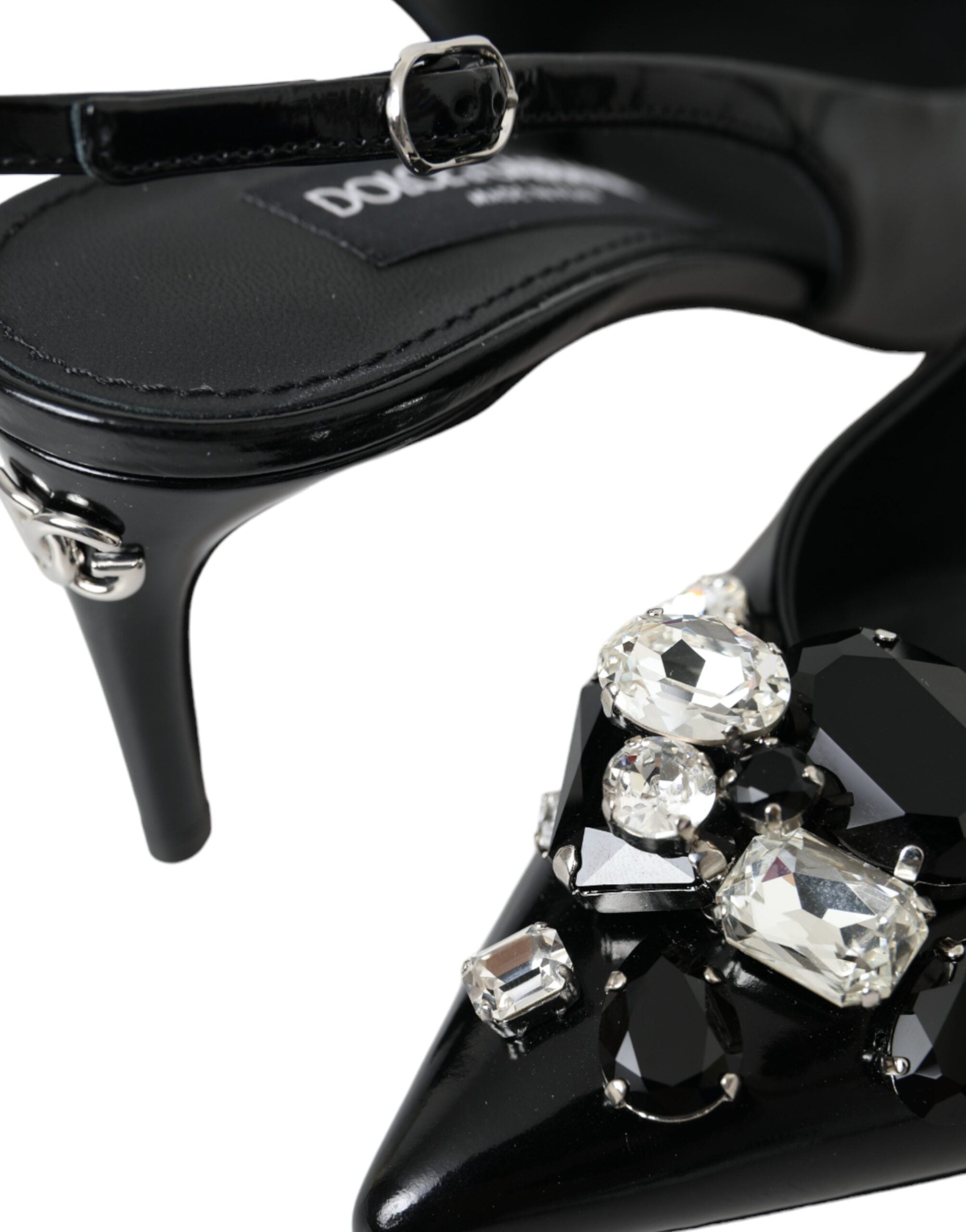 Escarpins Dolce & Gabbana en cuir verni noir avec cristaux et talon à lanières, élégants et sophistiqués.