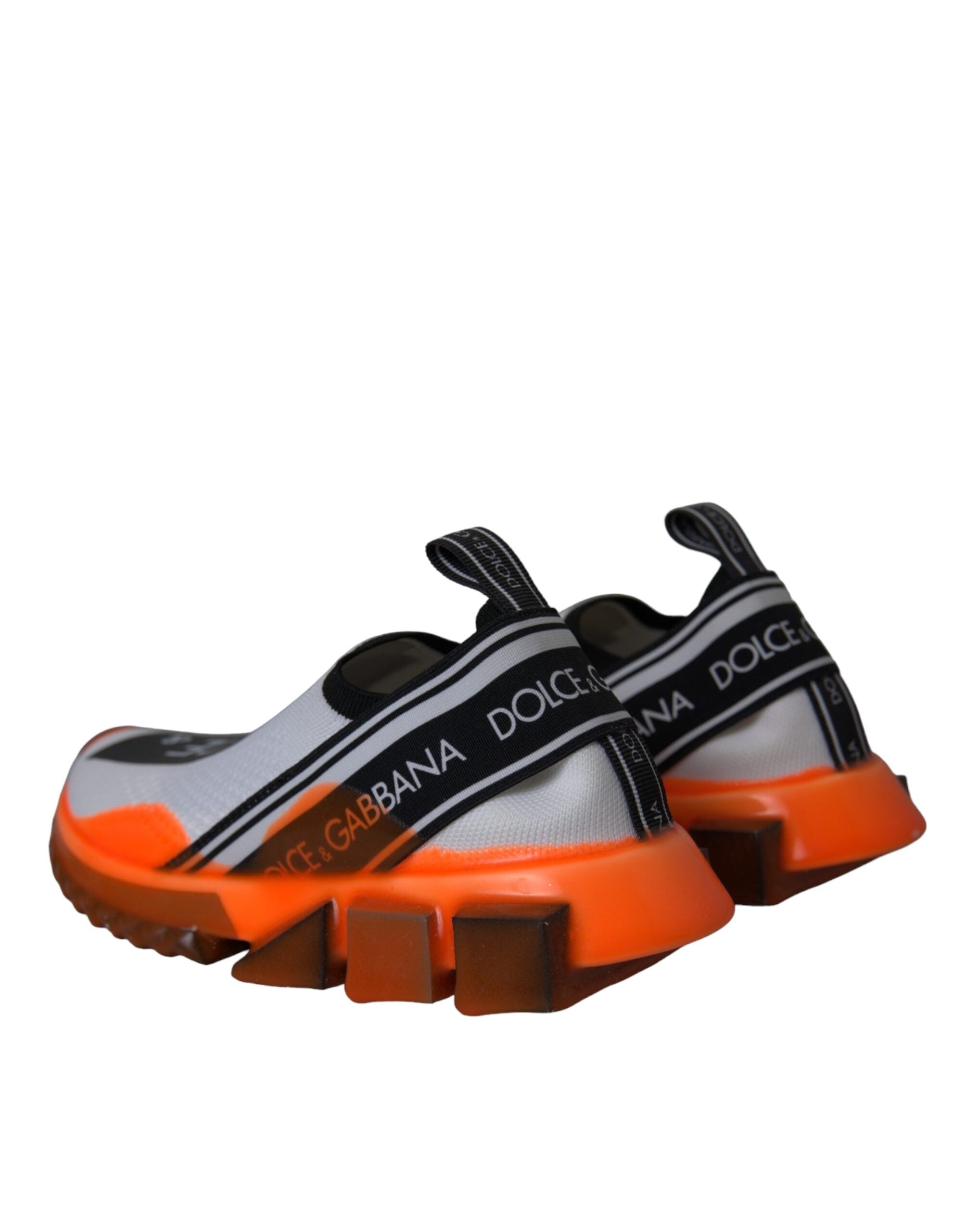 Chaussures slip-on Dolce & Gabbana Sorrento noires, blanches et oranges, en cuir avec design élégant et confort moderne.