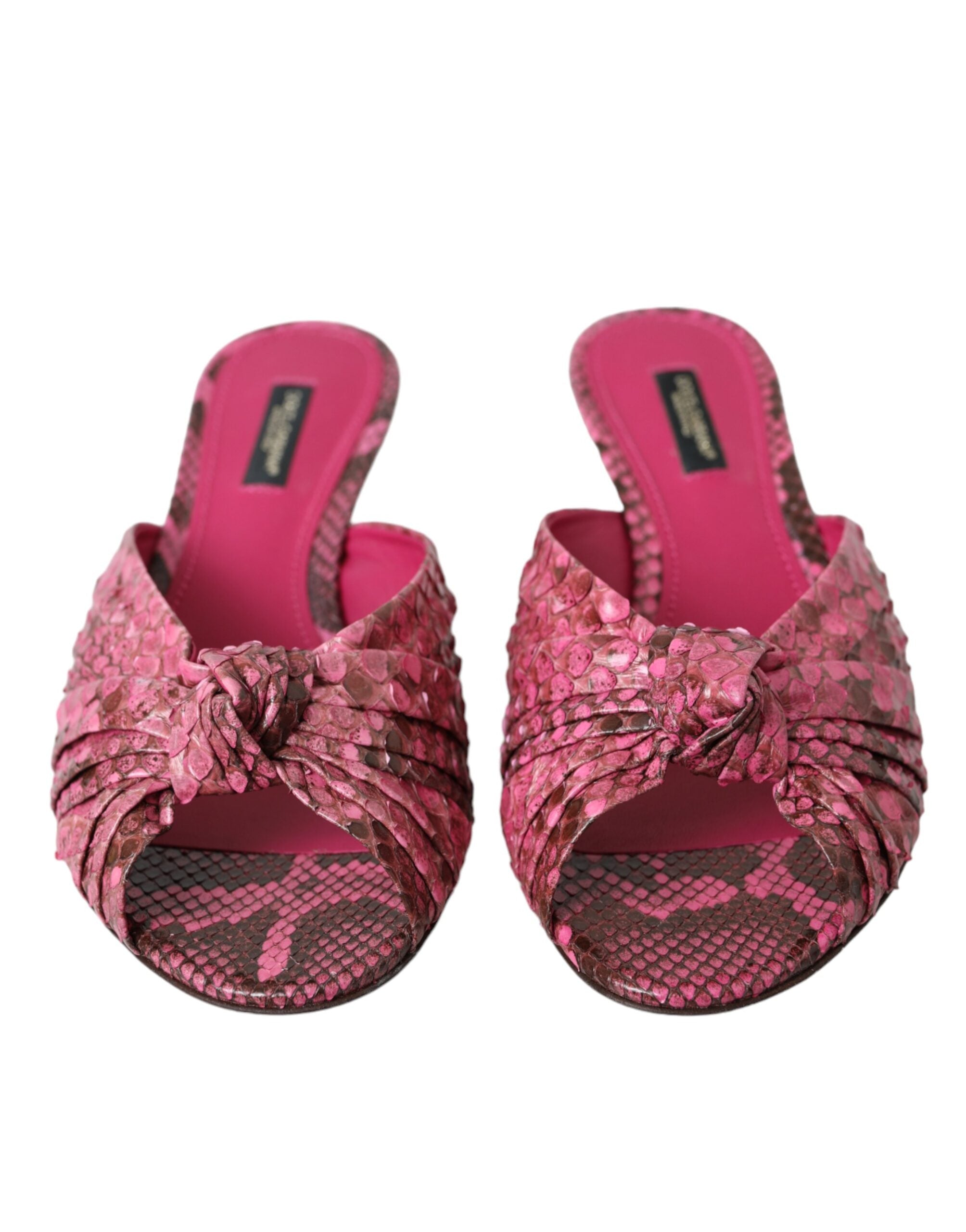 Chaussures Dolce & Gabbana mules à talon kitten en cuir exotique rose, élégantes et tendance.