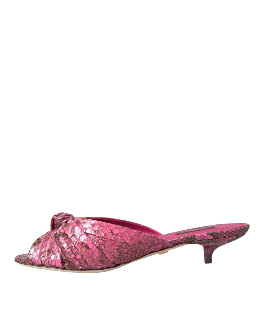 Sandales à talons kitten roses en cuir exotique de Dolce & Gabbana, chaussures élégantes et raffinées.