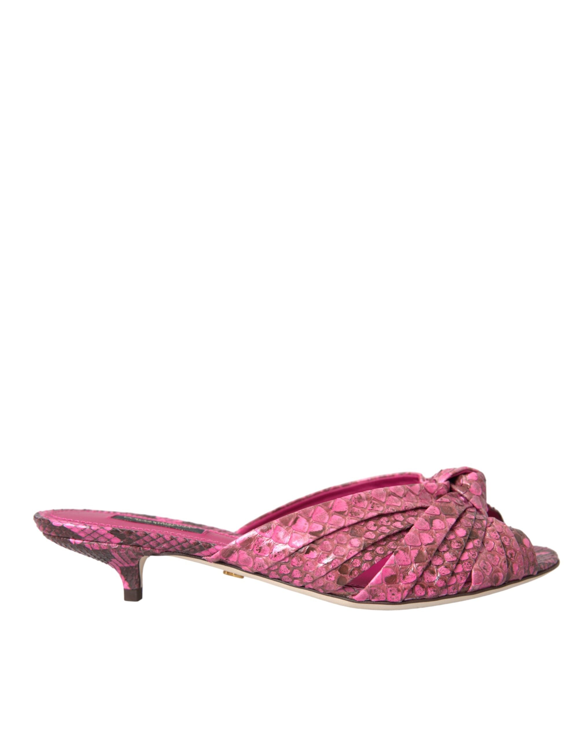 Chaussures Dolce & Gabbana, sandales à talon kitten en cuir exotique rose, élégantes et sophistiquées.