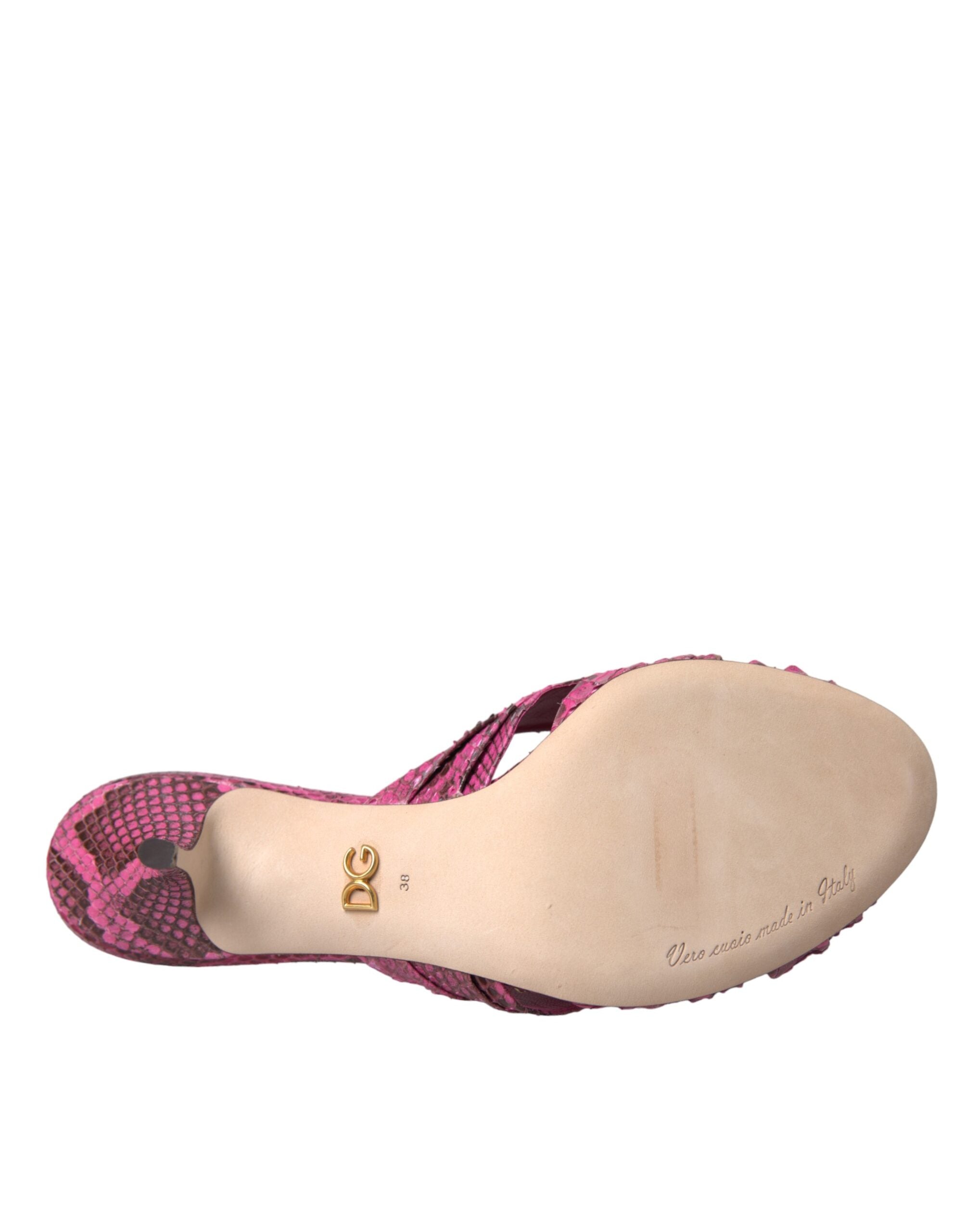 Chaussures Dolce & Gabbana, sandales à talon kitten en cuir exotique rose, élégantes et sophistiquées.