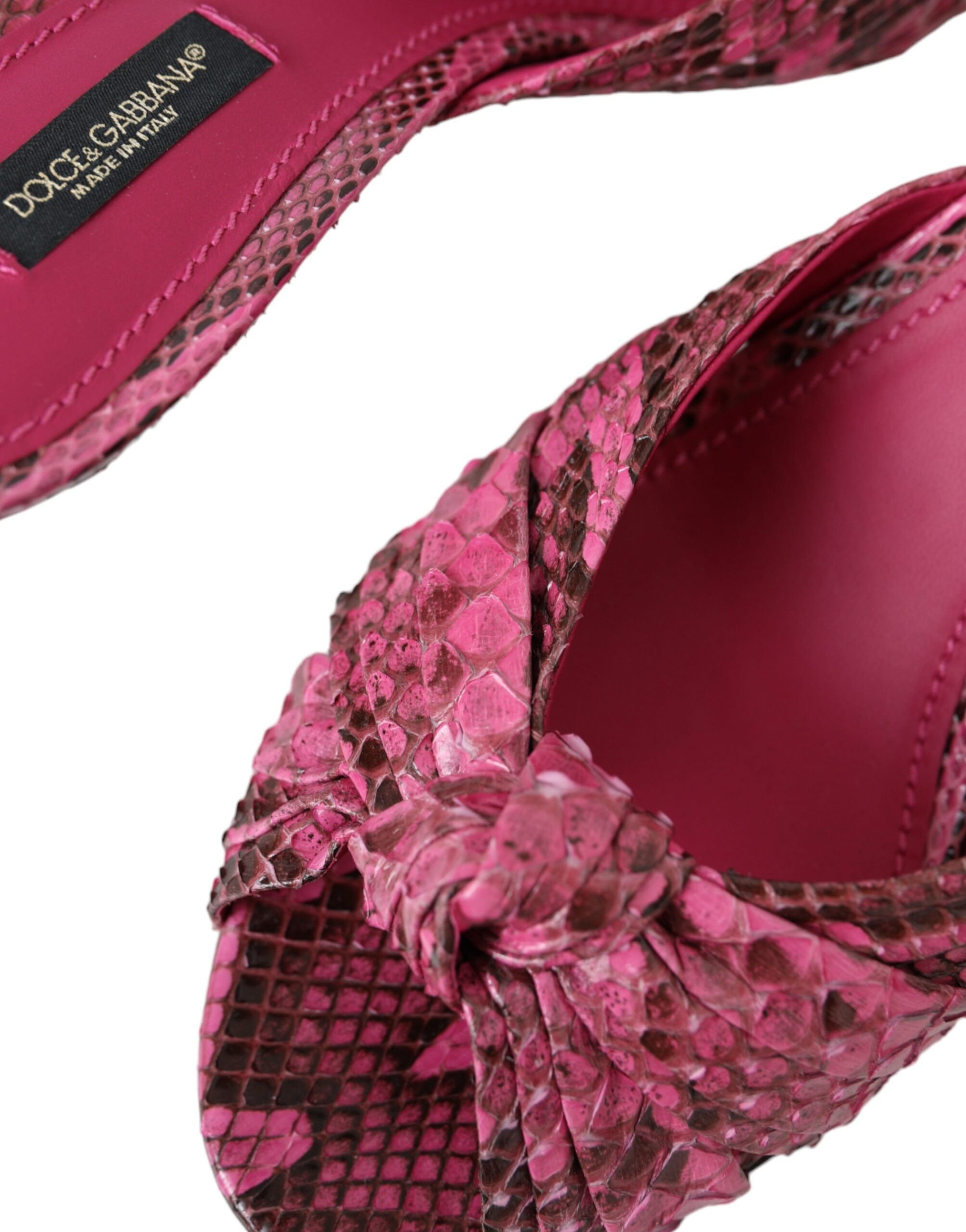 Chaussures Dolce & Gabbana mules à talons kitten en cuir exotique rose, semelle en cuir et design élégant.