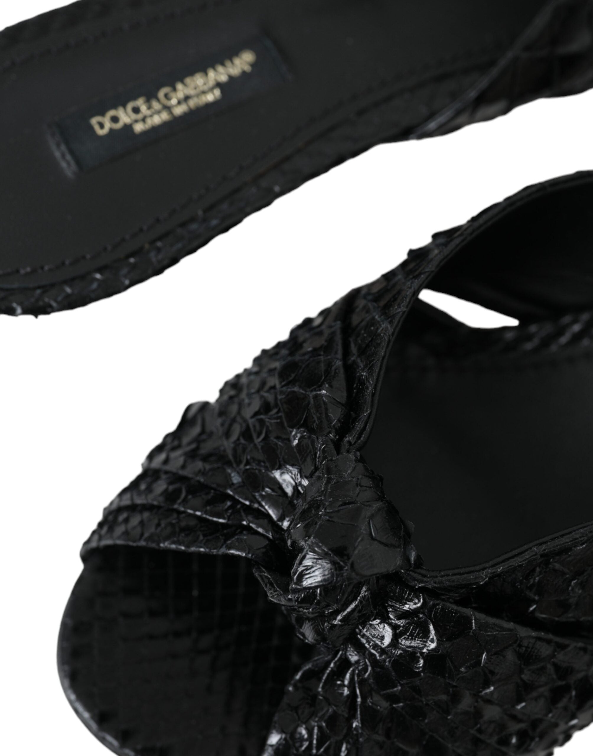 Sandales à talons Dolce & Gabbana en cuir exotique noir, style élégant et sophistiqué, vue de côté.