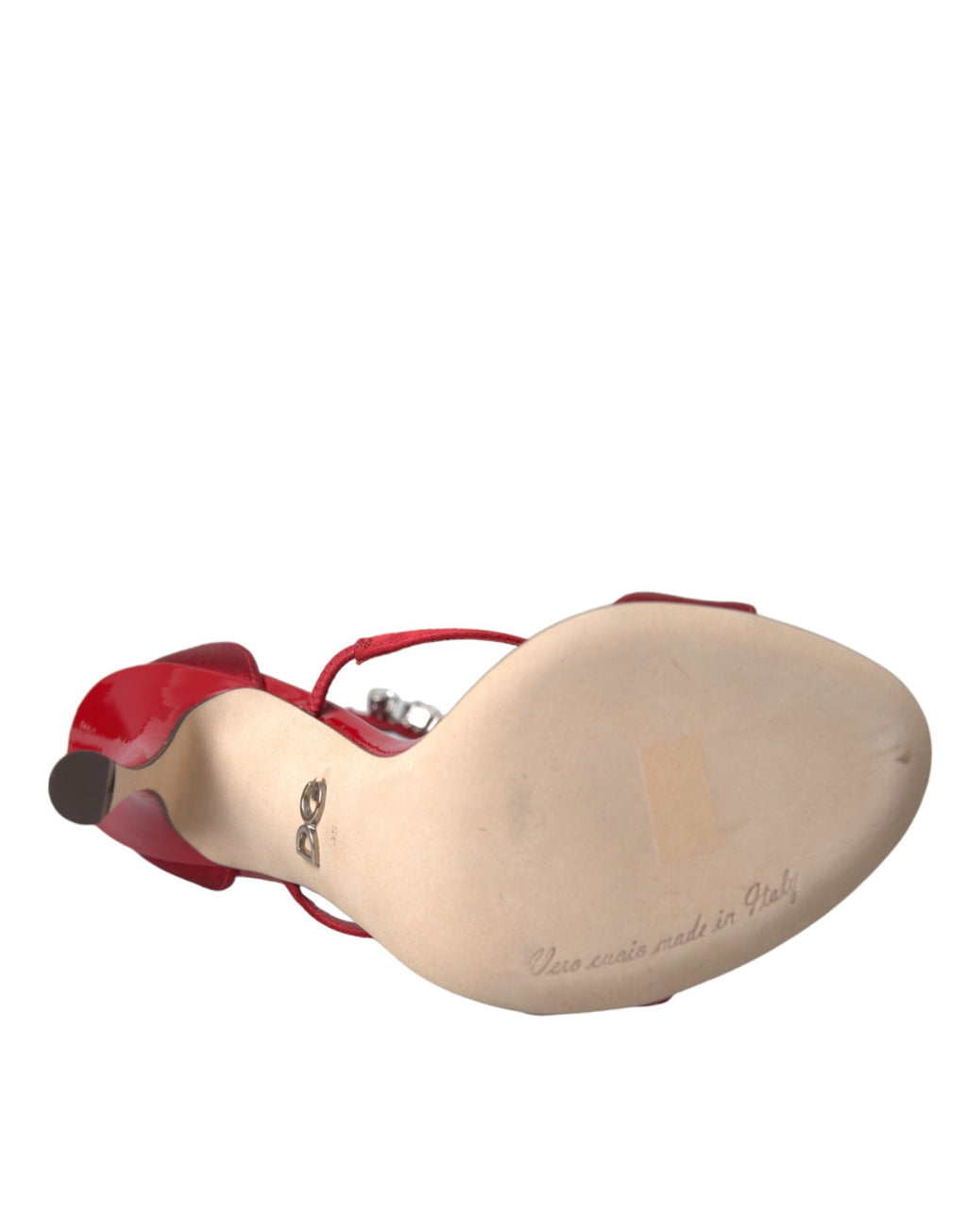 Sandales à talons rouges Dolce & Gabbana Keira en satin avec cristaux, vue de côté.