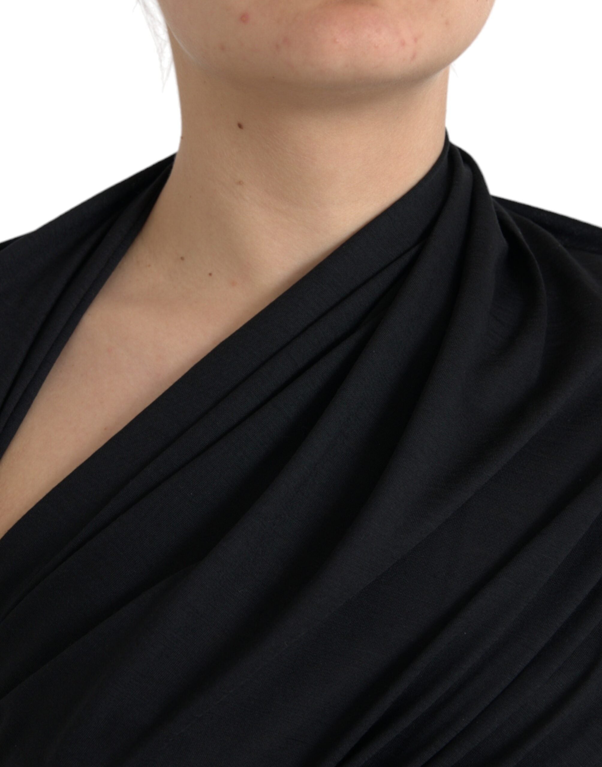Haut noir en laine Dolce & Gabbana, manches longues asymétriques et découpes mode élégantes, style sophistiqué.