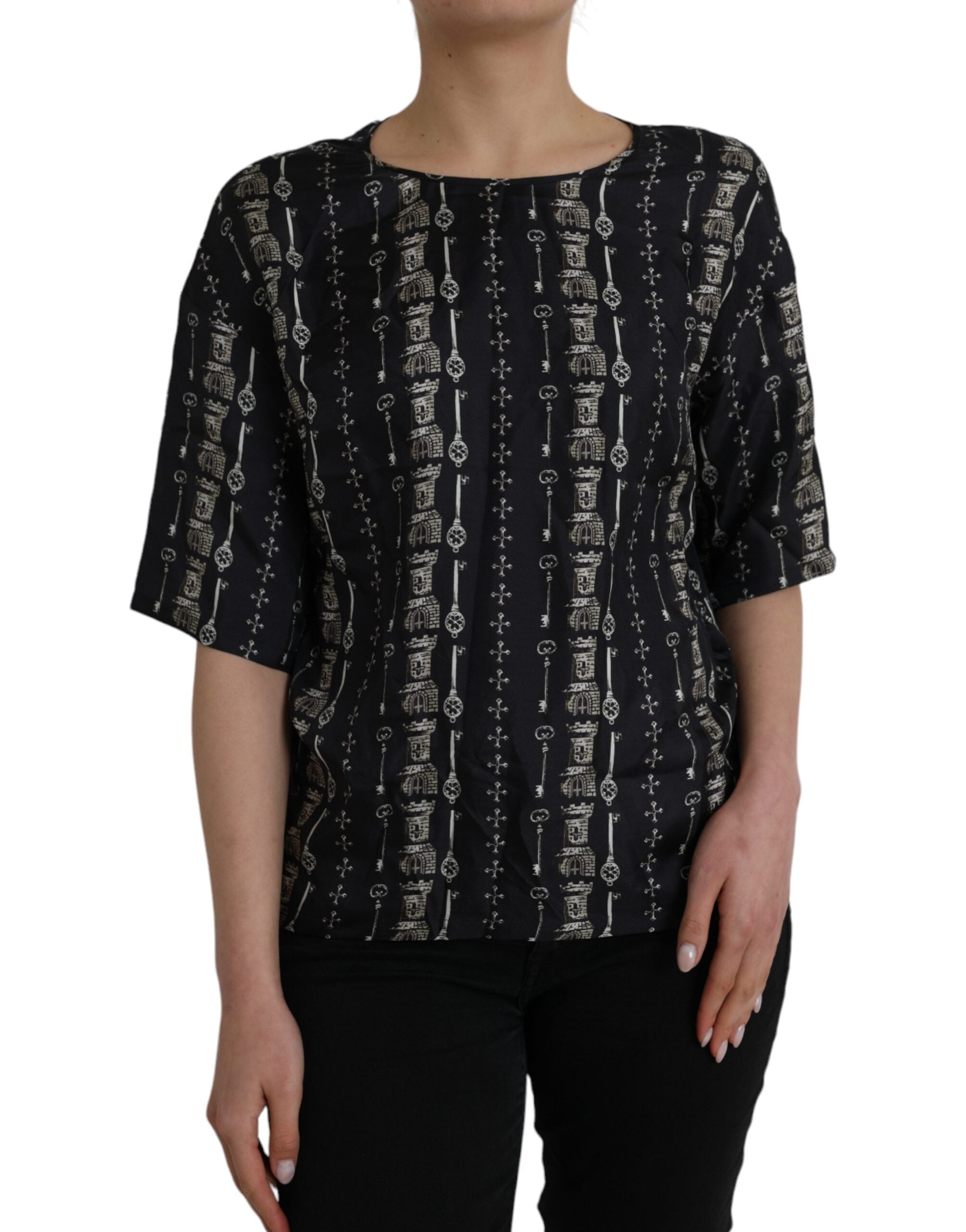 Chemise en soie noire Dolce & Gabbana avec imprimé château et clé, boutonnière élégante, vue de face.