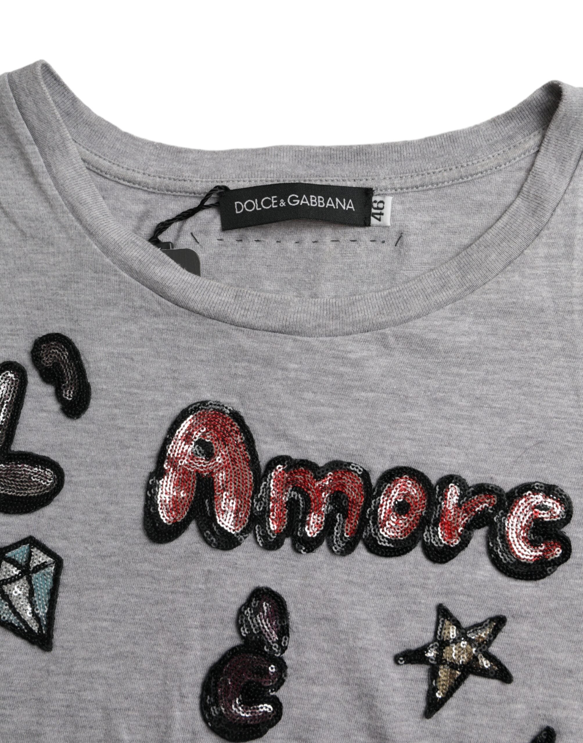 T-shirt gris en coton Dolce & Gabbana L'Amore E' Bellezza avec logo imprimé visible sur le devant.