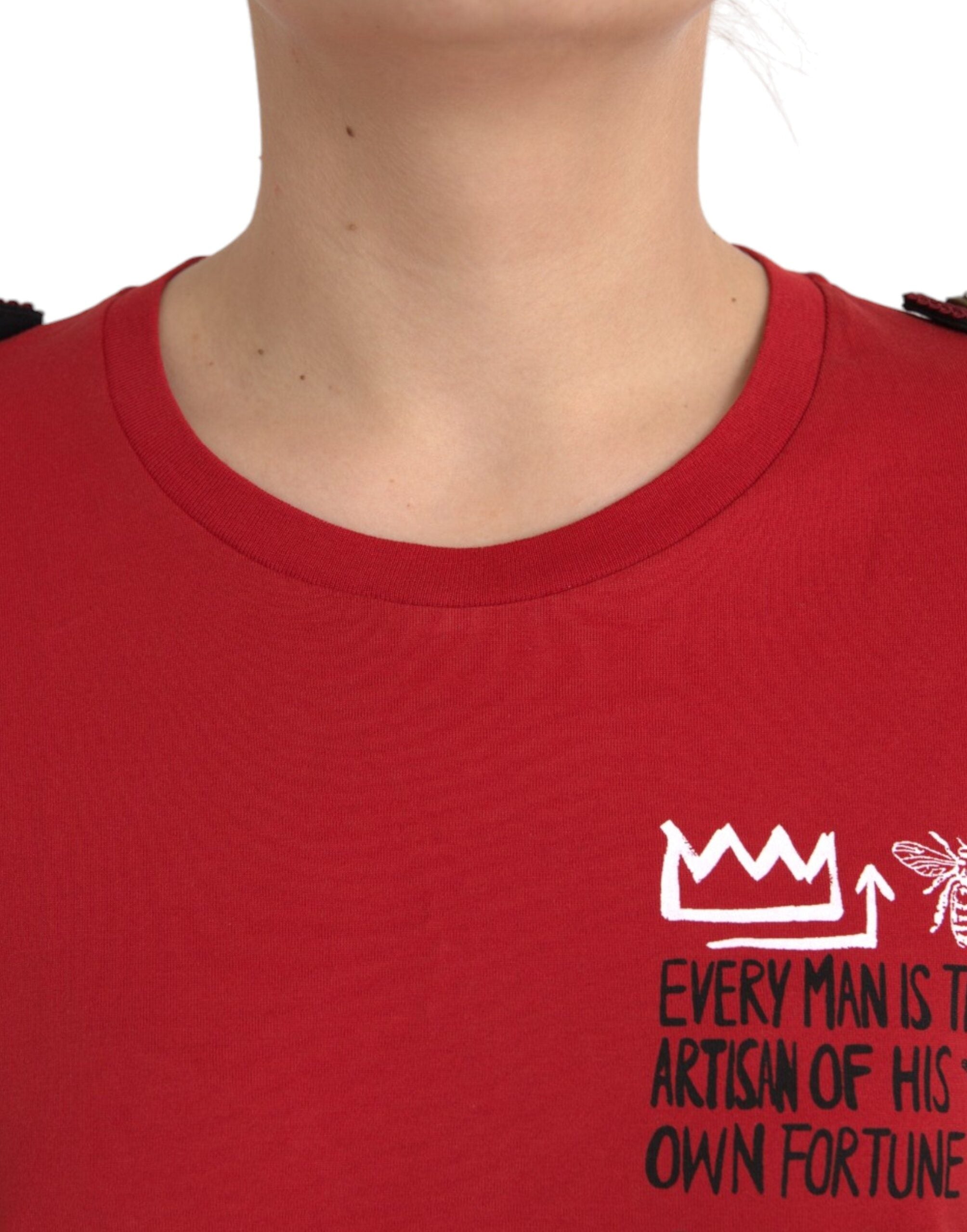 T-shirt à col rond en coton rouge avec impression graphique Dolce & Gabbana, style décontracté et moderne.