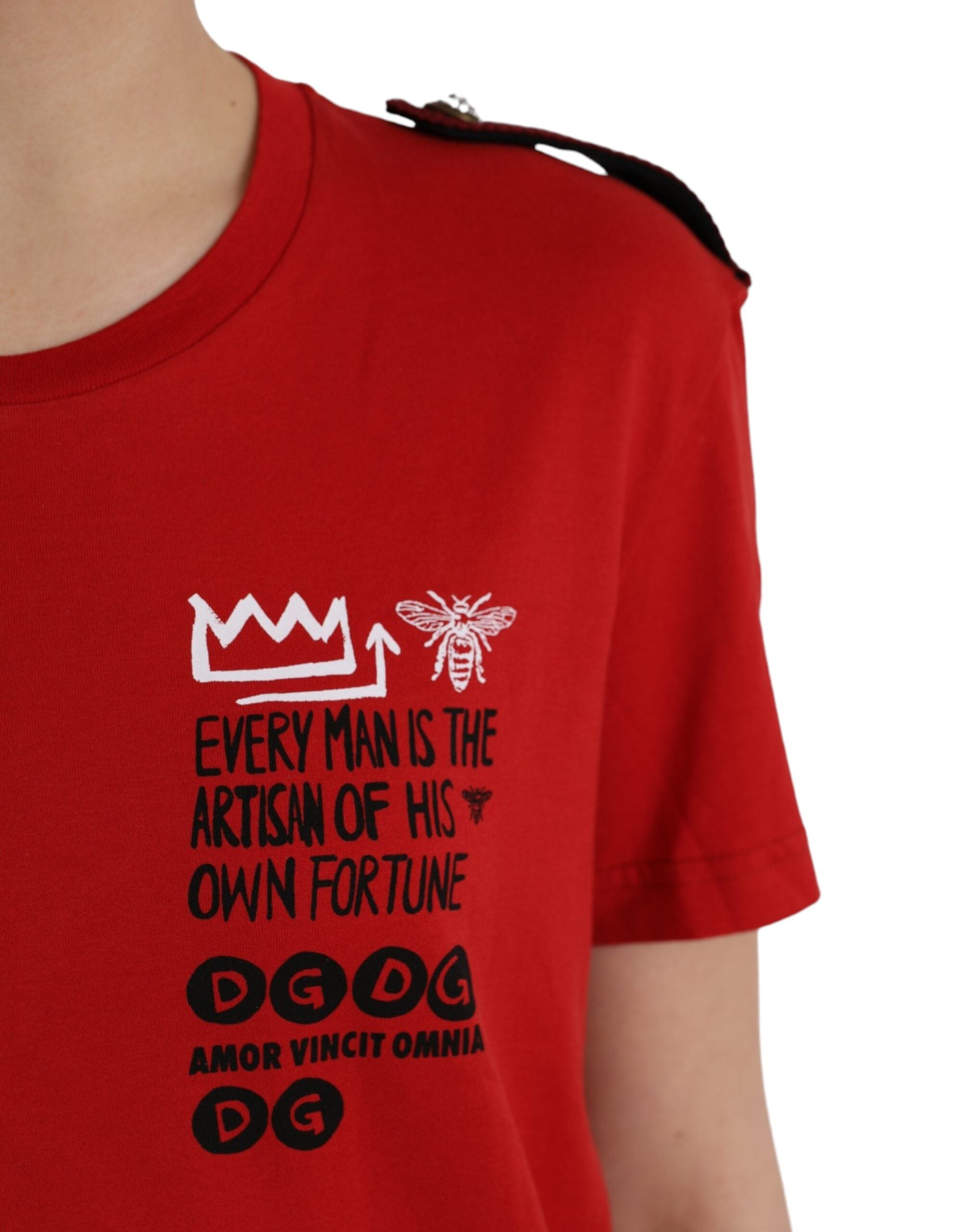 T-shirt rouge en coton Dolce & Gabbana avec motif graphique à col rond, vue de face.