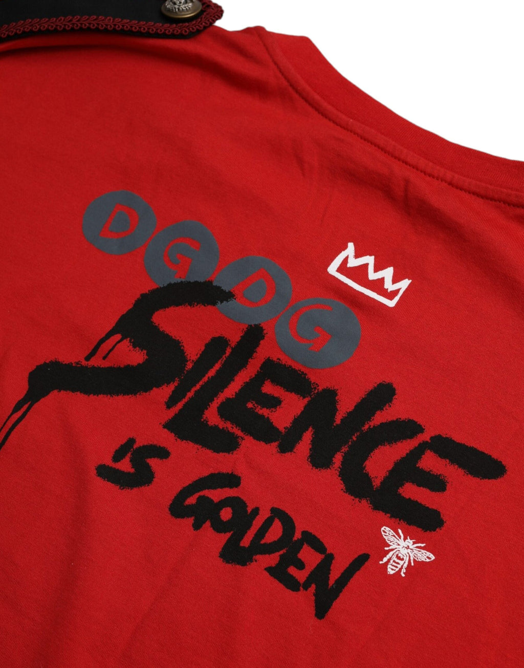 T-shirt Dolce & Gabbana en coton rouge avec imprimé graphique, col rond, style casual et moderne.