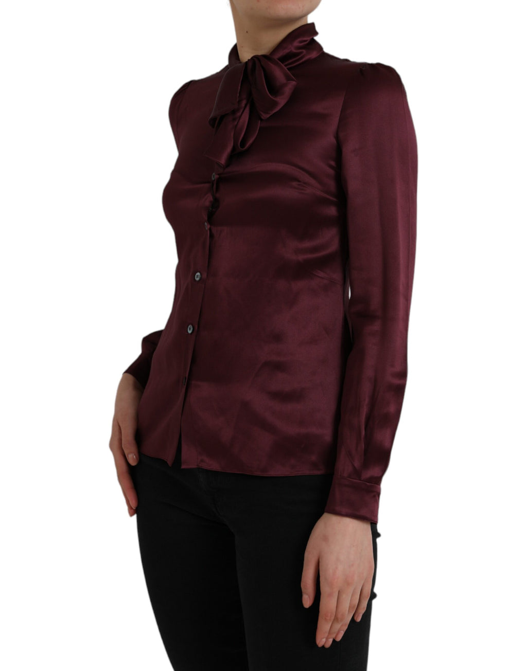 Chemisier Dolce & Gabbana à col ascot marron, à manches longues et style élégant, visible en gros plan dans l'image.