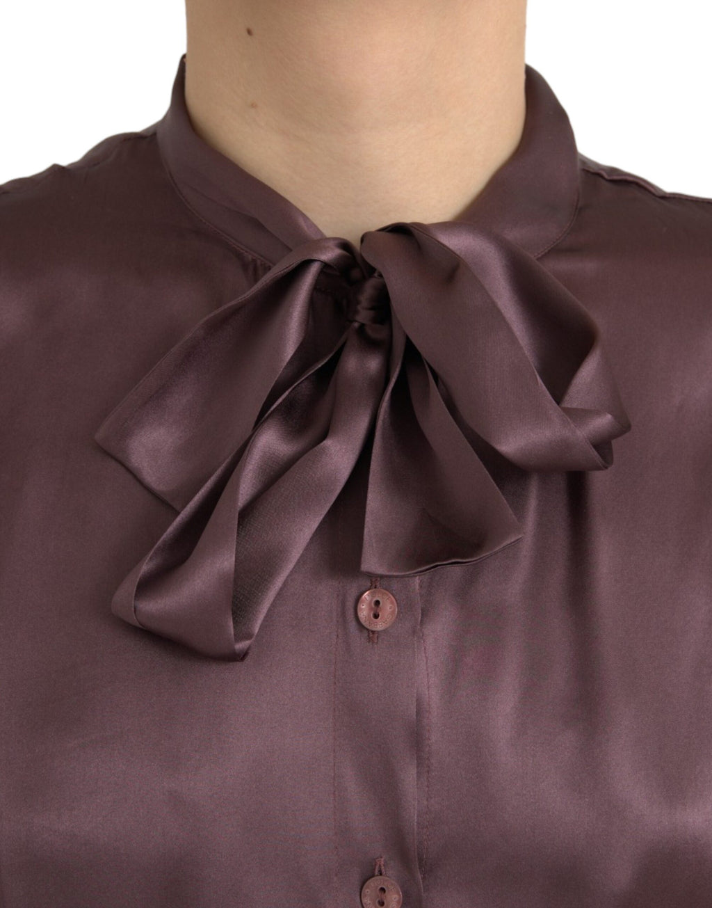 Chemisier Dolce & Gabbana à col ascot marron à manches longues, élégant et sophistiqué, en tissu fluide.