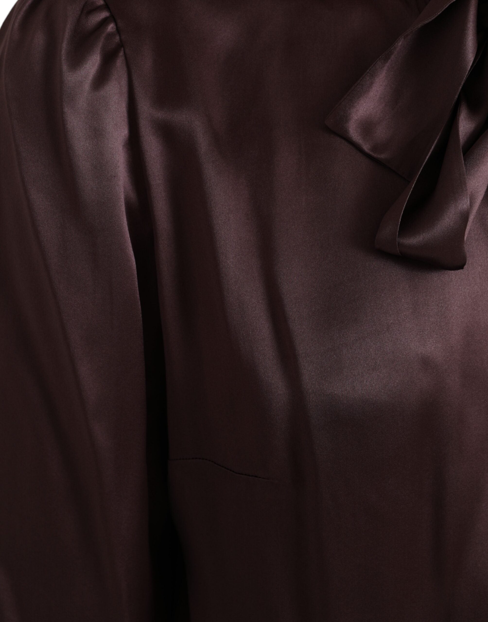 Chemise Dolce & Gabbana à manches longues et col ascot marron, haut élégant pour femme, vue de face.