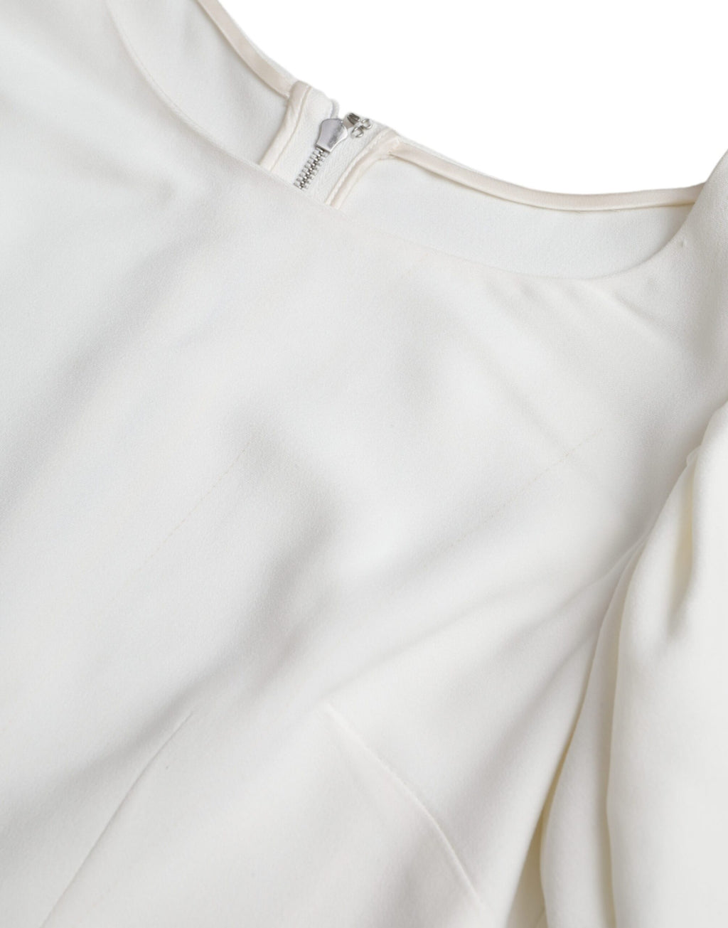 T-shirt blanc Dolce & Gabbana en viscose à col rond et manches courtes, mode élégante et confortable.