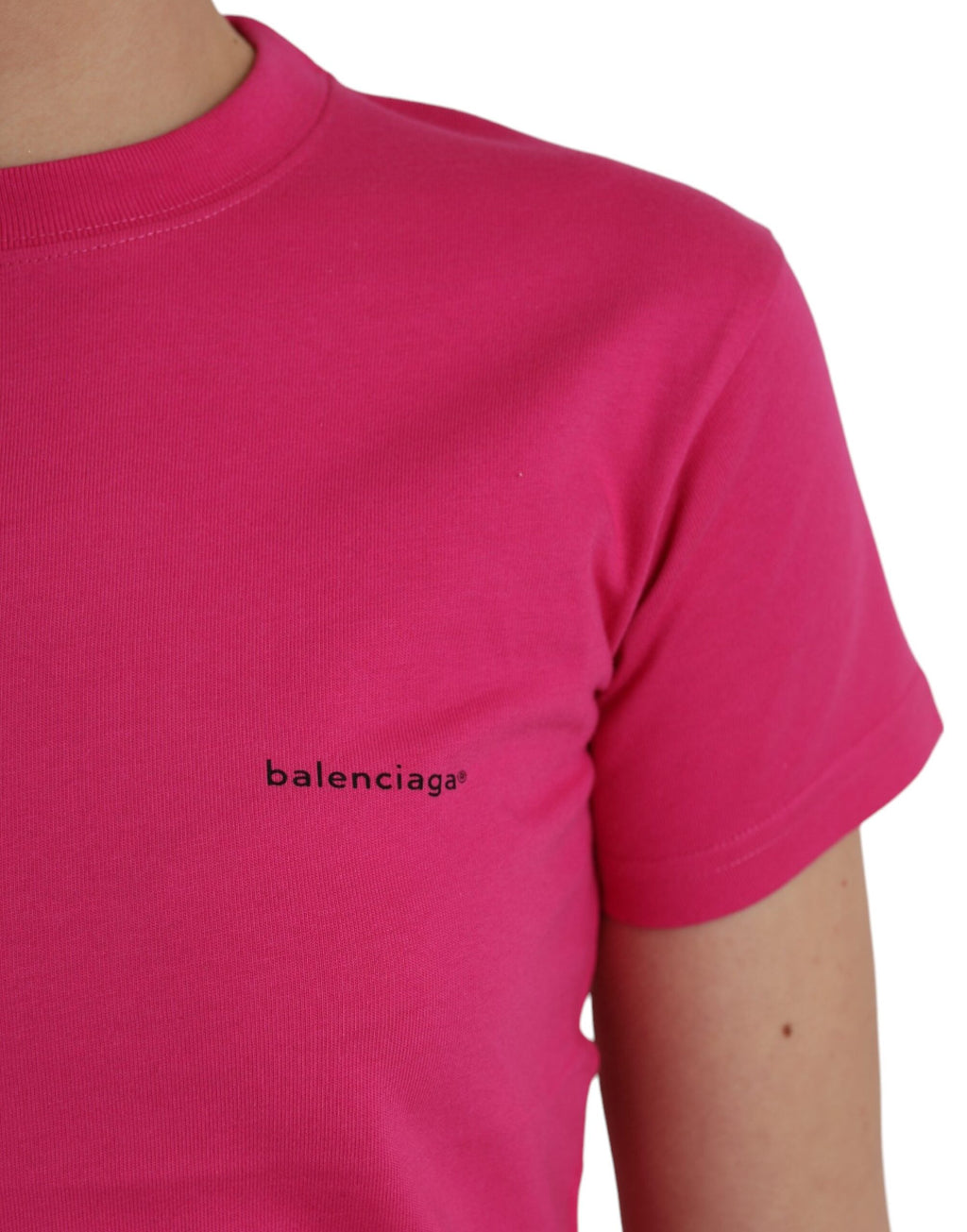 T-shirt Balenciaga rose en coton à manches courtes avec col rond, style décontracté et design moderne.