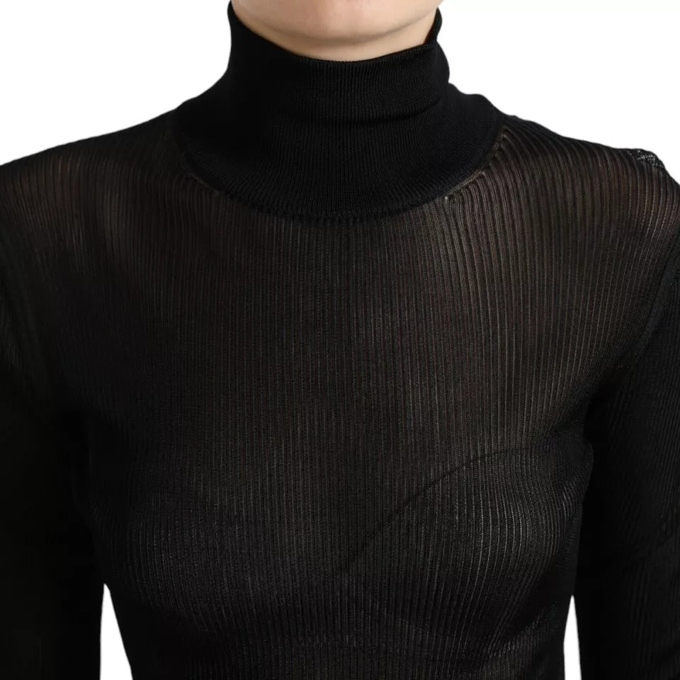 Pull en viscose noir Dolce & Gabbana à col roulé, style élégant, porté sur un mannequin.