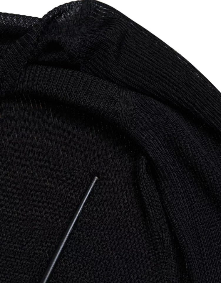 Pull homme Dolce & Gabbana en viscose noir à col roulé, détail élégant et texture douce visible sur l'image.