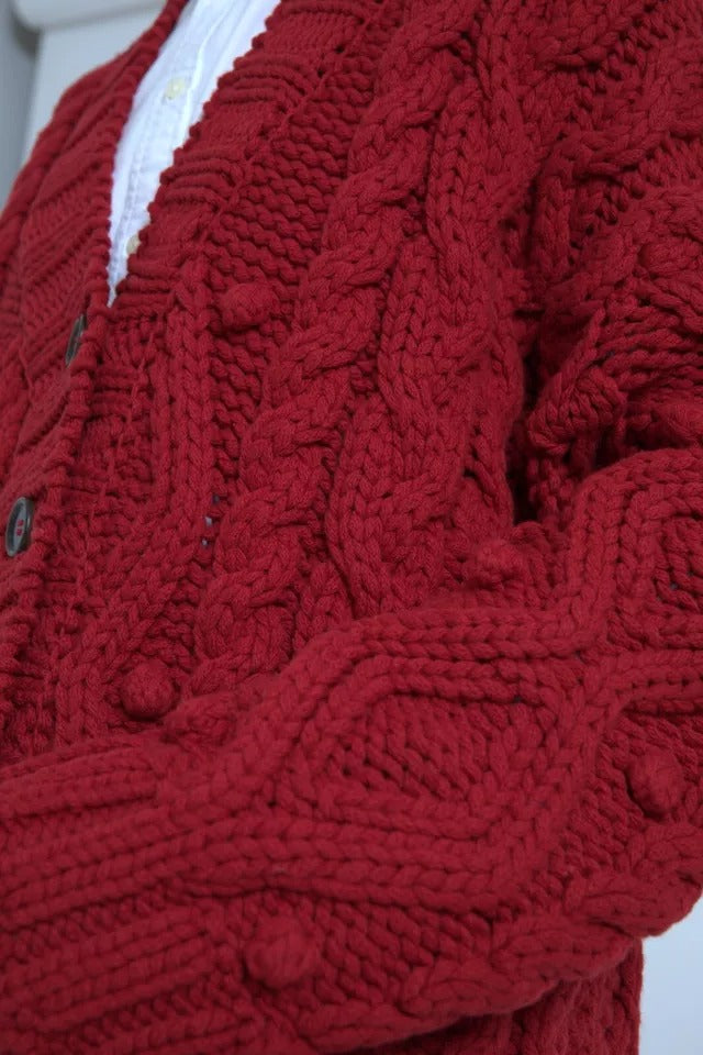 Pull en laine rouge Dolce & Gabbana à boutons, cardigan en tricot élégant et chaud pour femme.