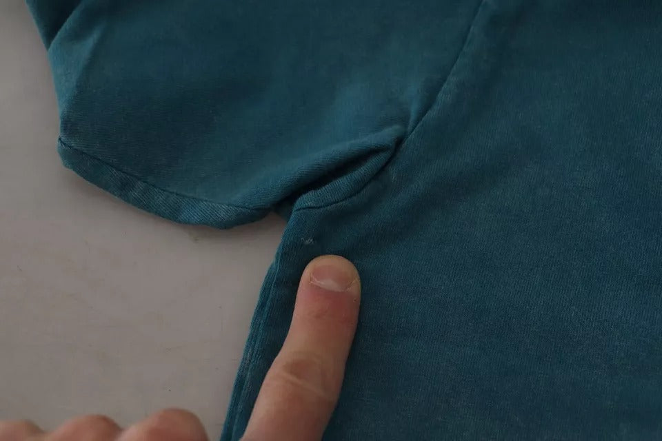 T-shirt en coton Dolce & Gabbana, bleu avec logo imprimé, col rond, style décontracté et moderne.