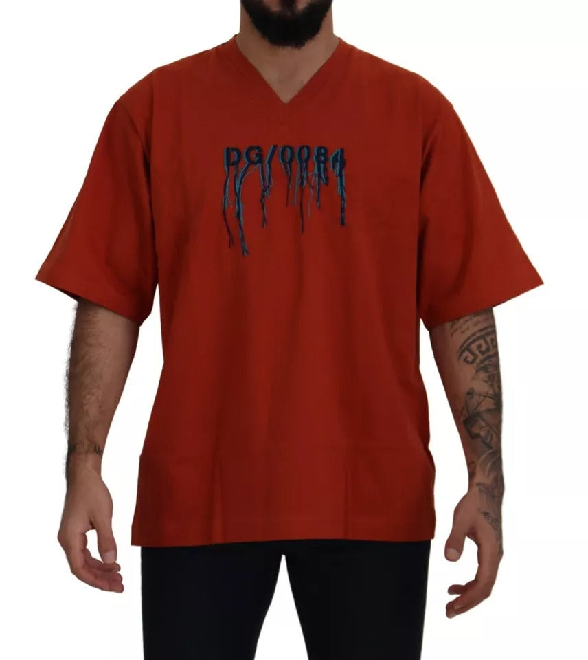 T-shirt en coton rouge avec logo brodé Dolce & Gabbana, col rond et design décontracté.
