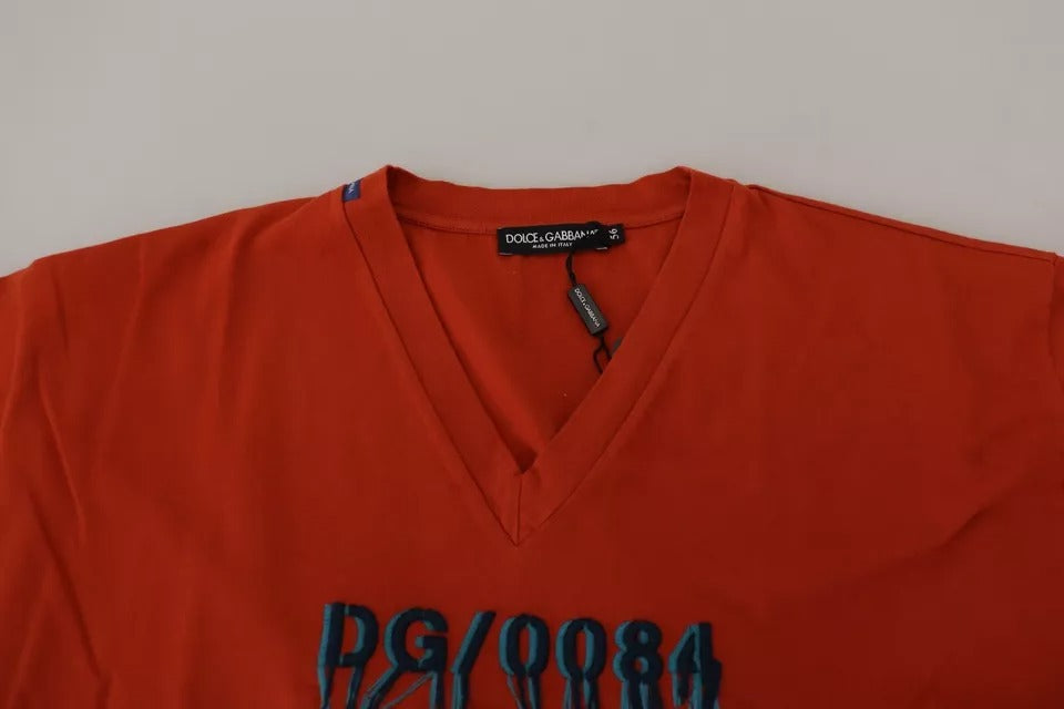 T-shirt en coton rouge Dolce & Gabbana avec broderie du logo et col rond, style décontracté et élégant.