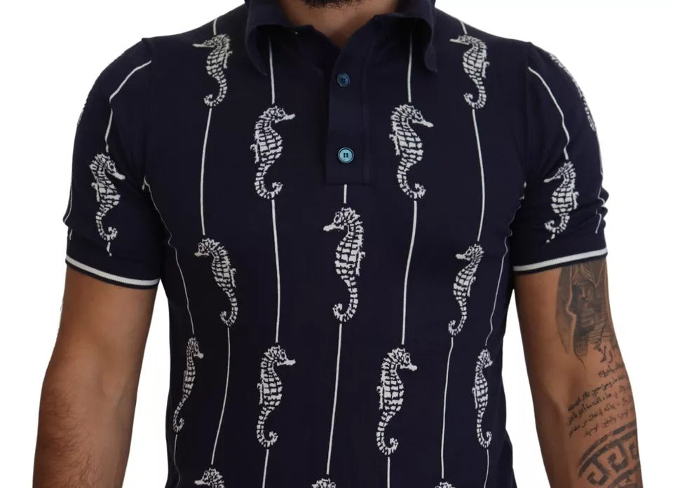 Polo à col Dolce & Gabbana bleu marine avec motif de cheval marin, tissu en coton, style élégant et décontracté.